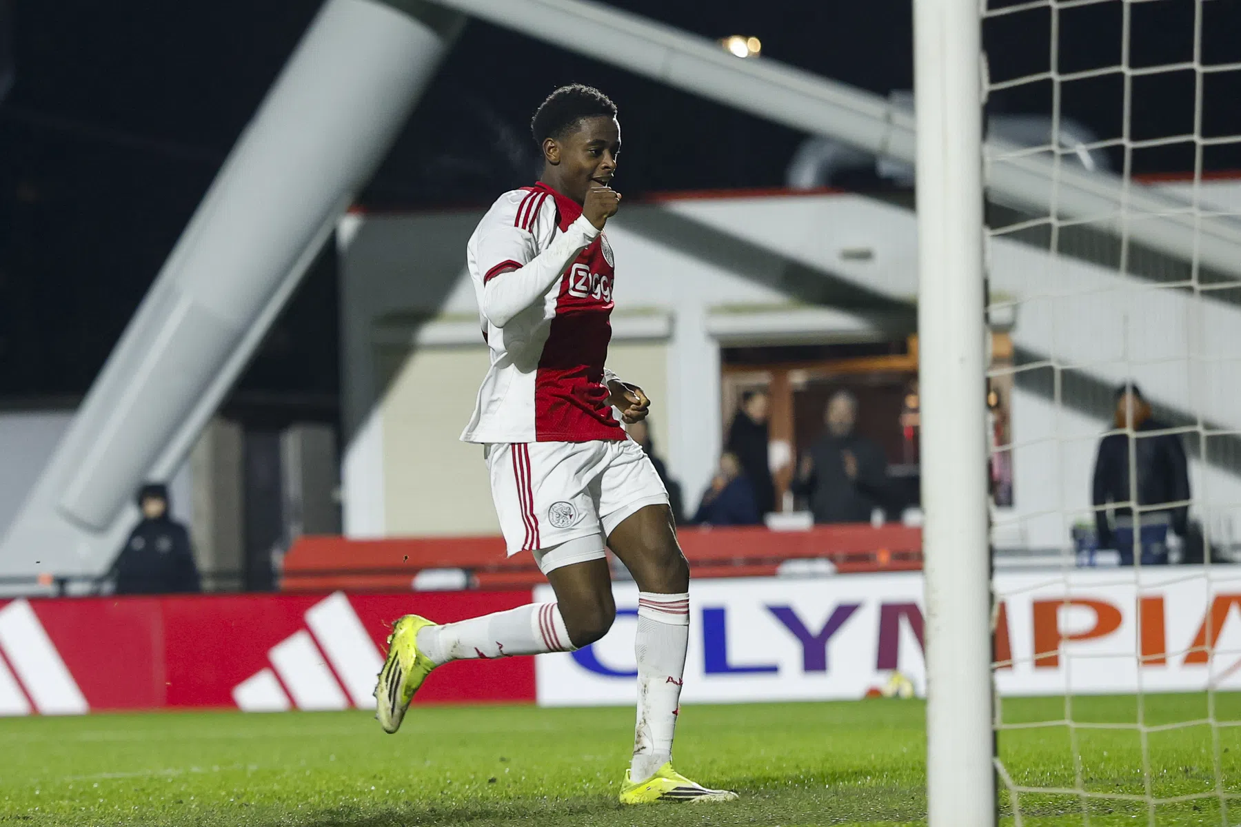 Grim looft Ajax-debutant Abdalla (16): 'Is zijn tijd ver vooruit'