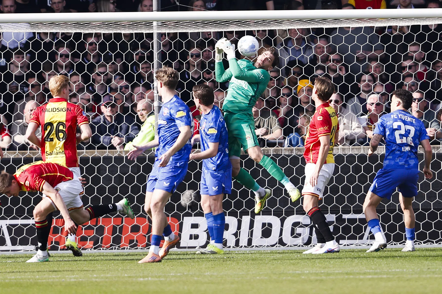 Lentezonnetje bezorgt De Busser zeldzame gruwel van een blunder