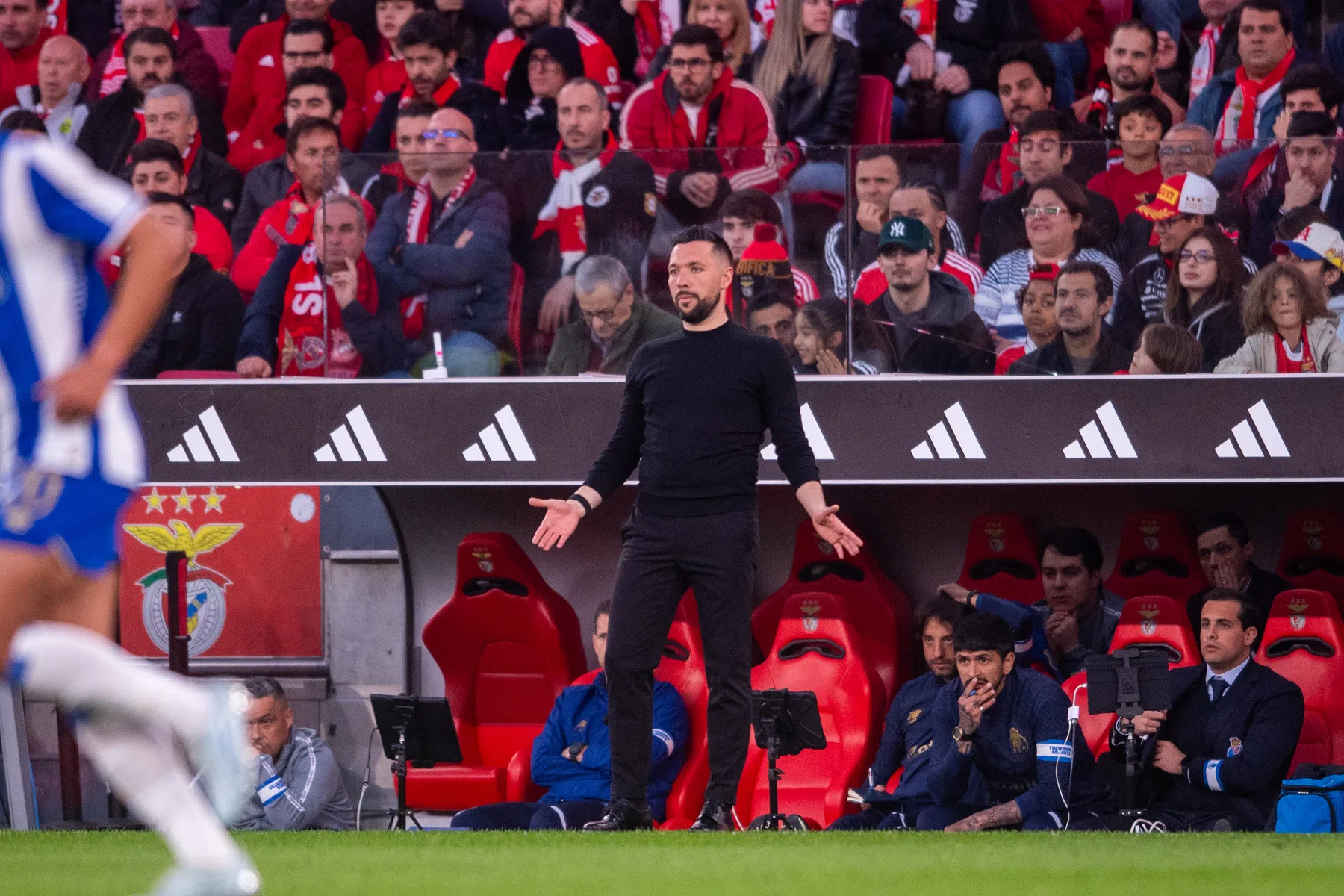 Koploper Porto houdt stand tegen zwaar gefrustreerd Benfica