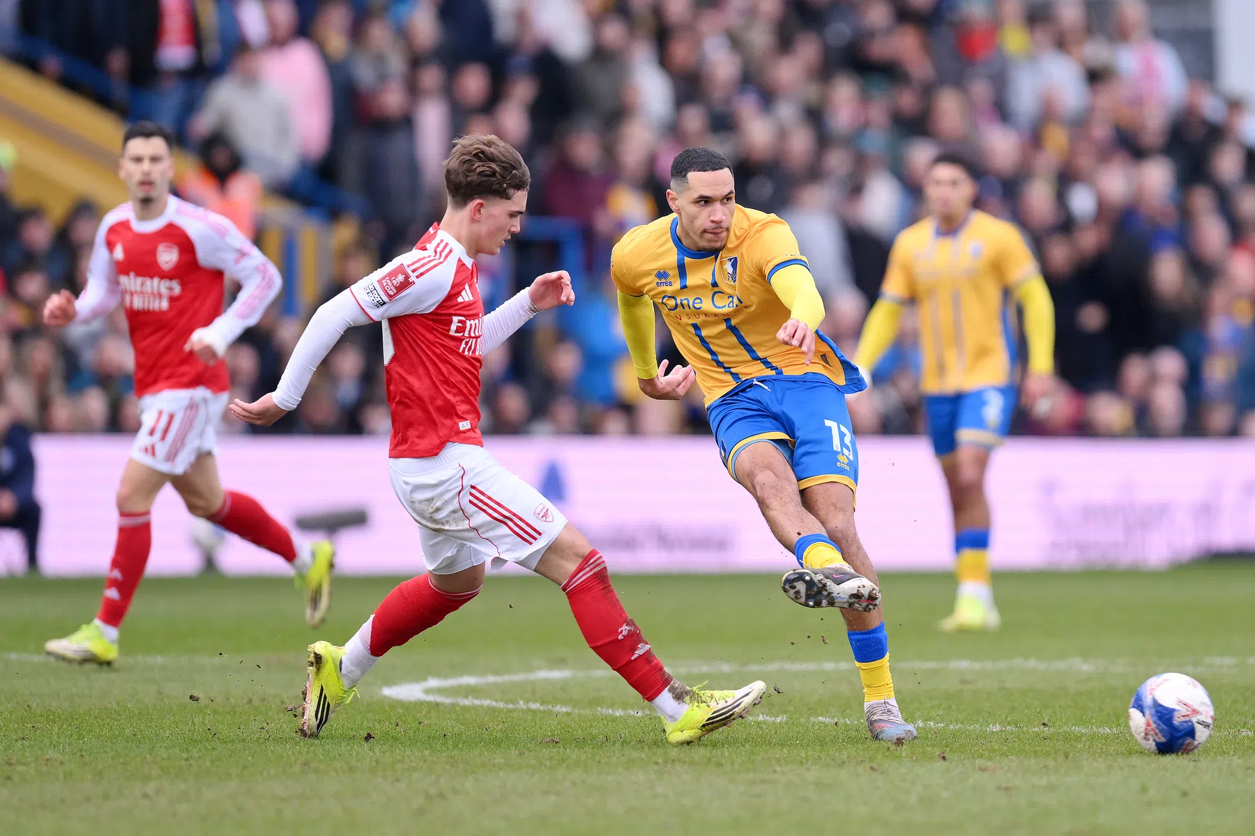 Dowman (16) steelt show bij Arsenal in FA Cup: 'Hij danste over het veld'