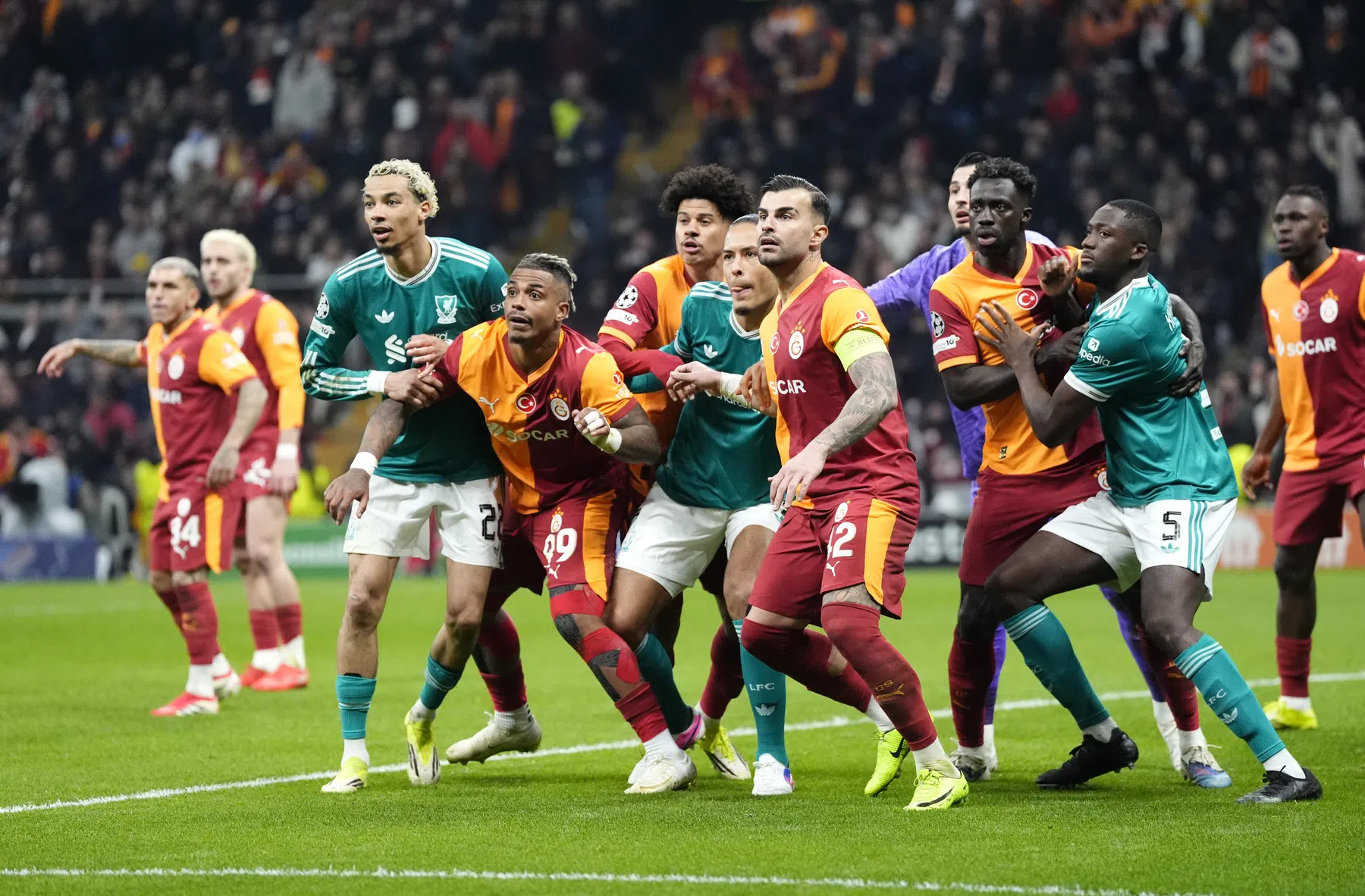 Galatasaray verslaat Liverpool en gaat met voorsprong return op Anfield in