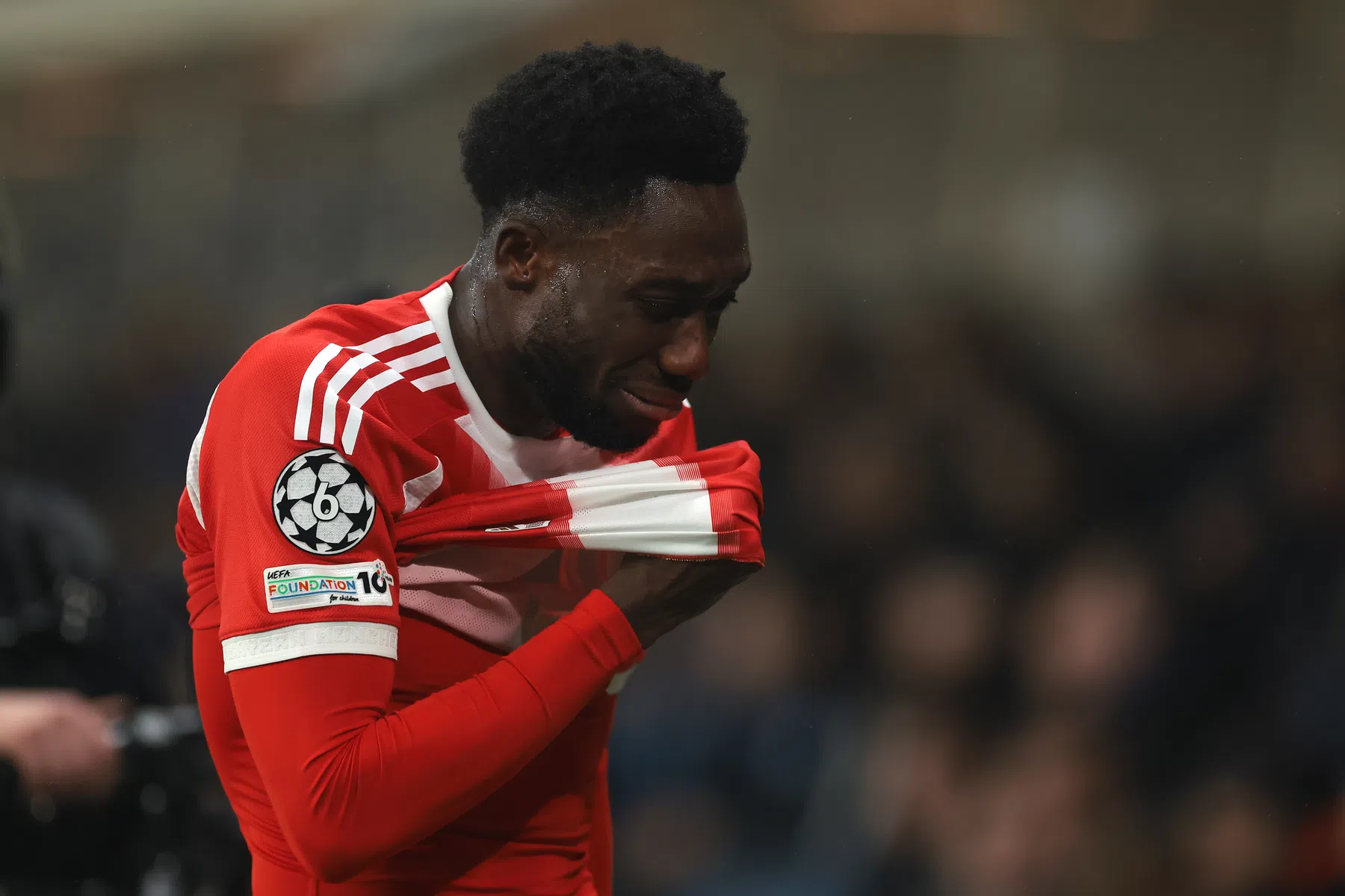 Davies loopt nieuwe blessure op bij Bayern: Canadees in tranen van het veld