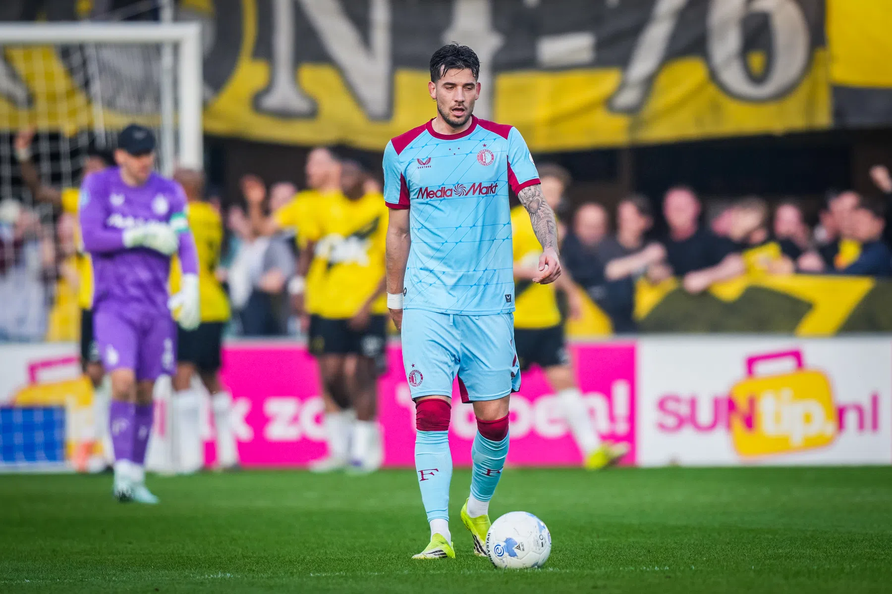 Moder houdt hoop bij Feyenoord: 'Hadden er al vijftien punten boven moeten staan'