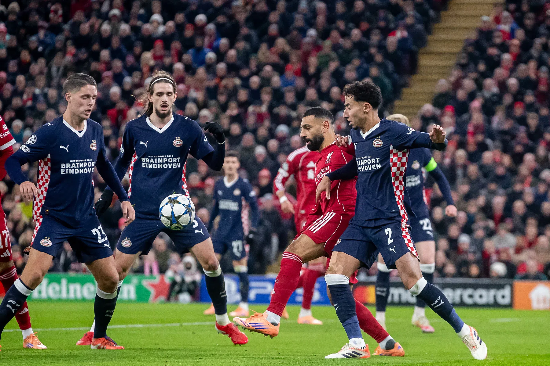 PSV zorgt voor Nederlandse primeur met twintigste CL-deelname