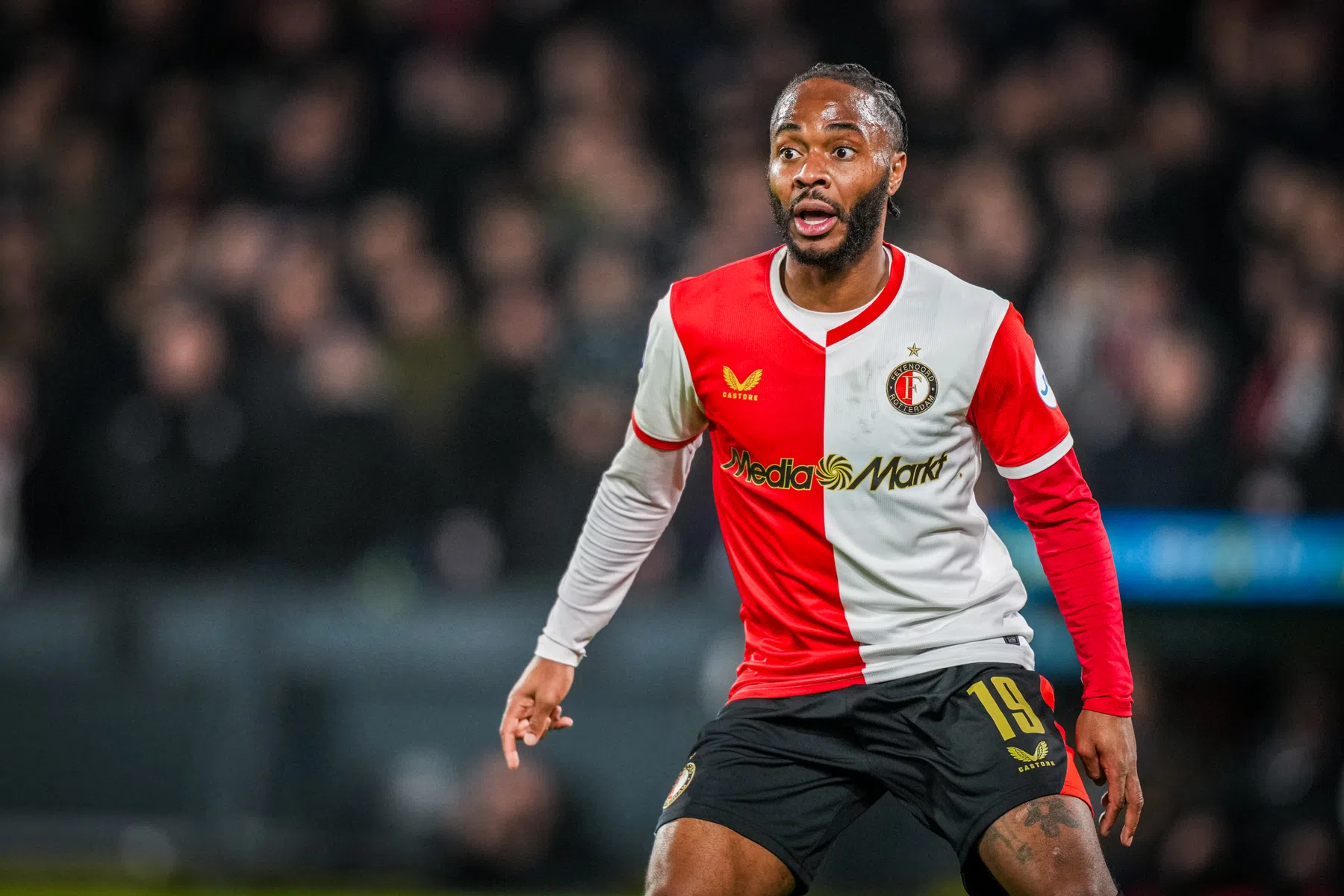 Twente verslaat Feyenoord achter gesloten deuren: eerste goal Sterling