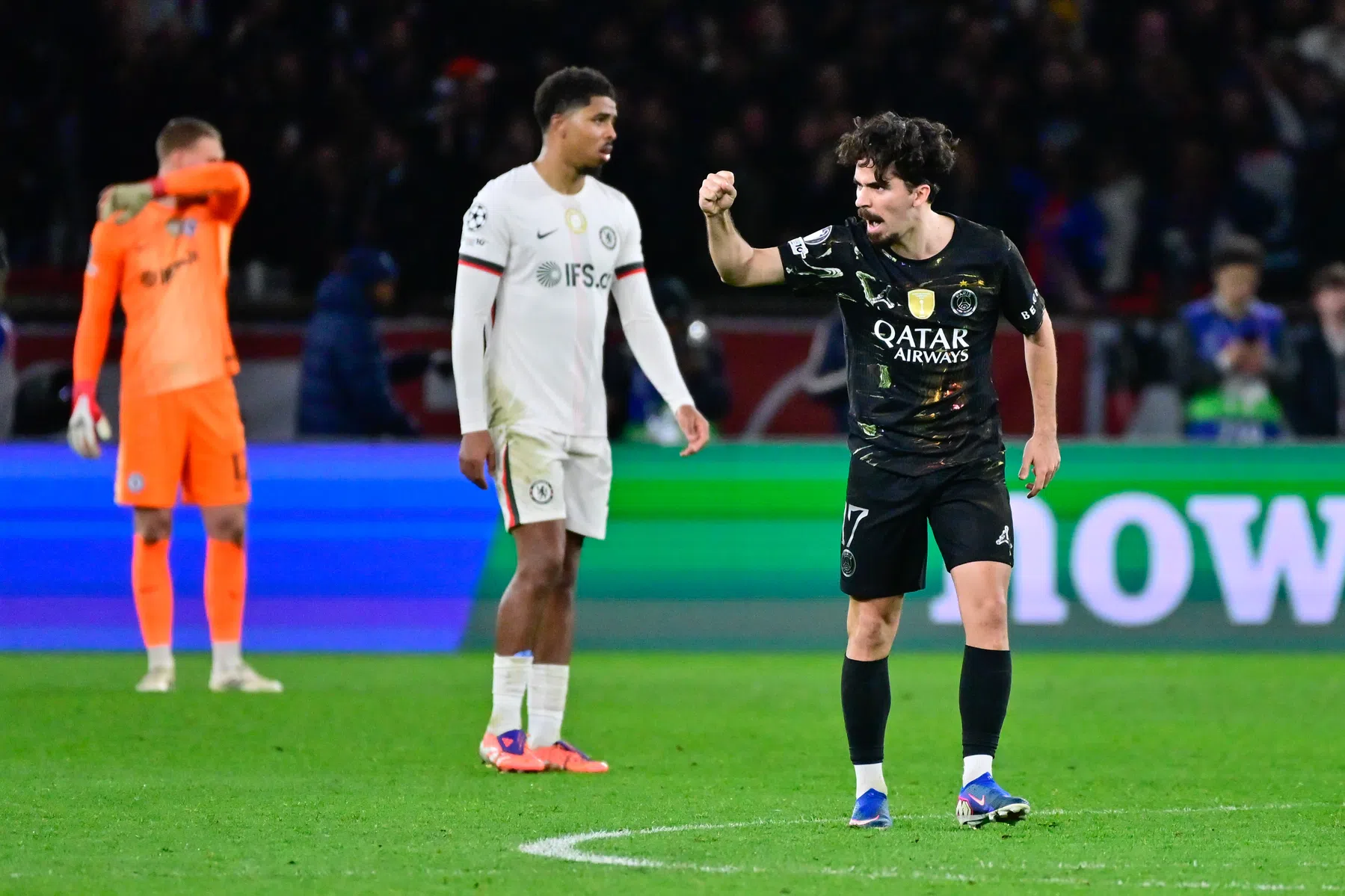 PSG in spektakelstuk voorbij Chelsea na nieuwe keepersfout 