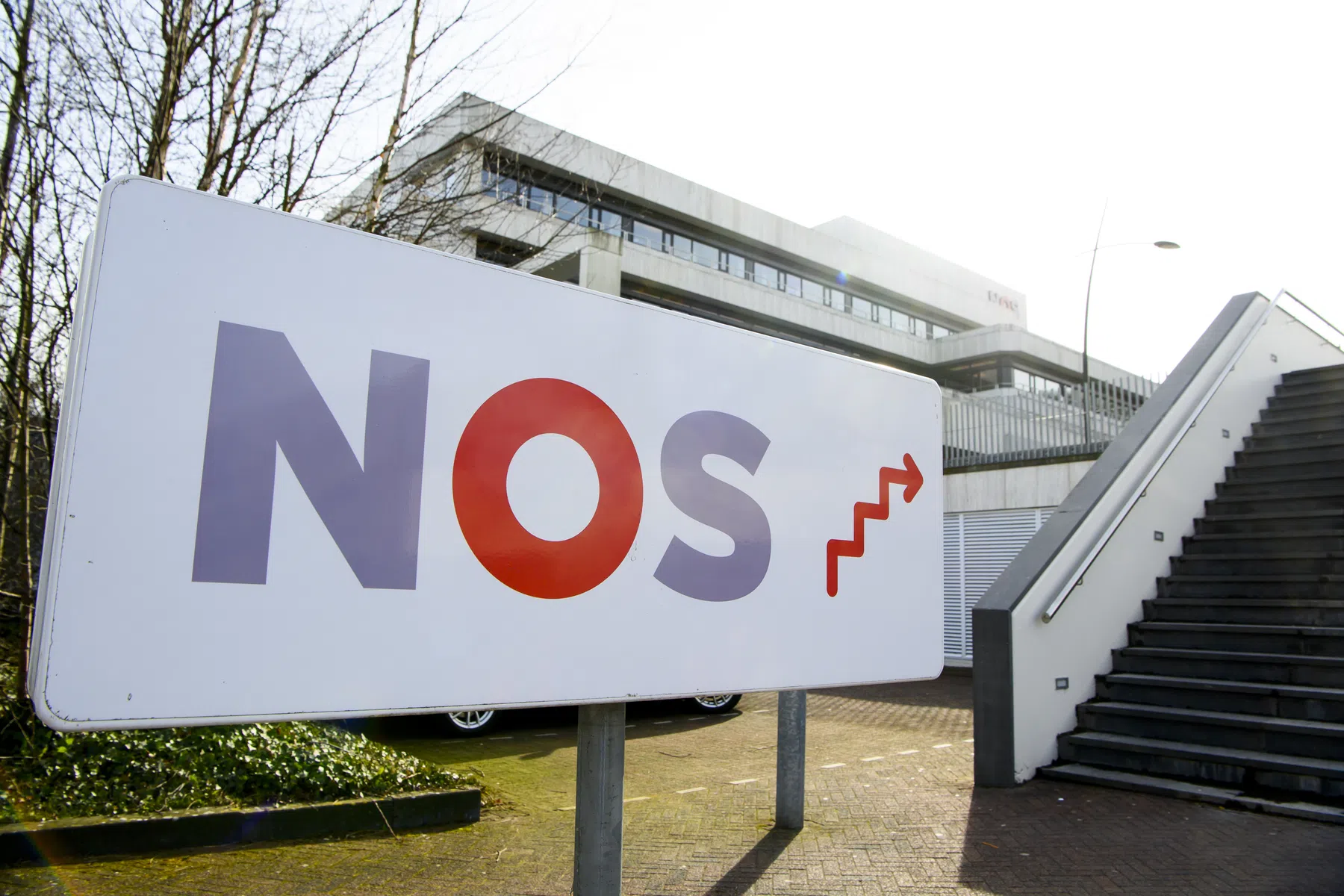 WK bij NOS: minder commentatoren op locatie en reclame tijdens drinkpauzes