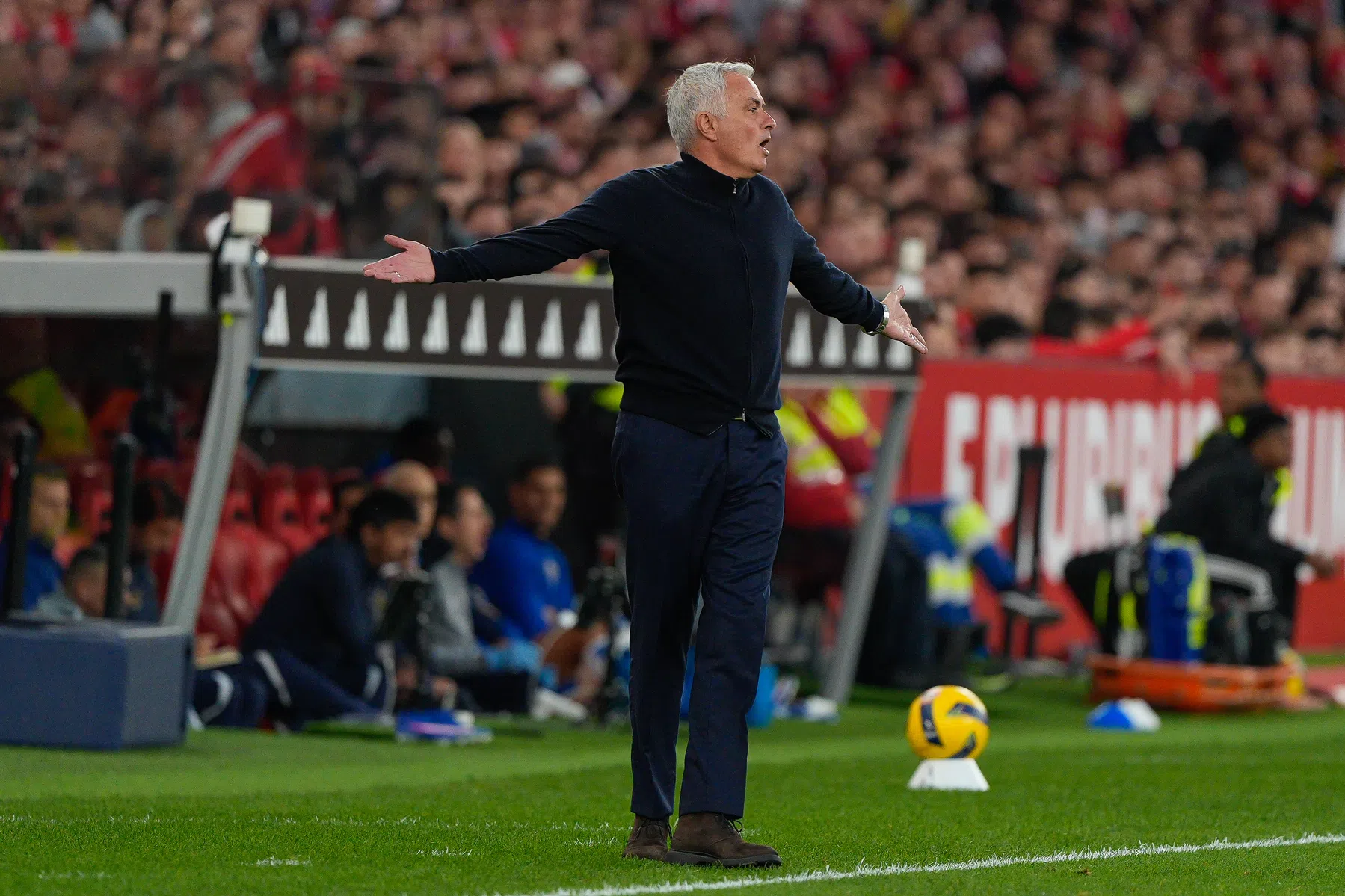 Mourinho mist twee wedstrijden na opstootje tegen Porto, gaat in beroep