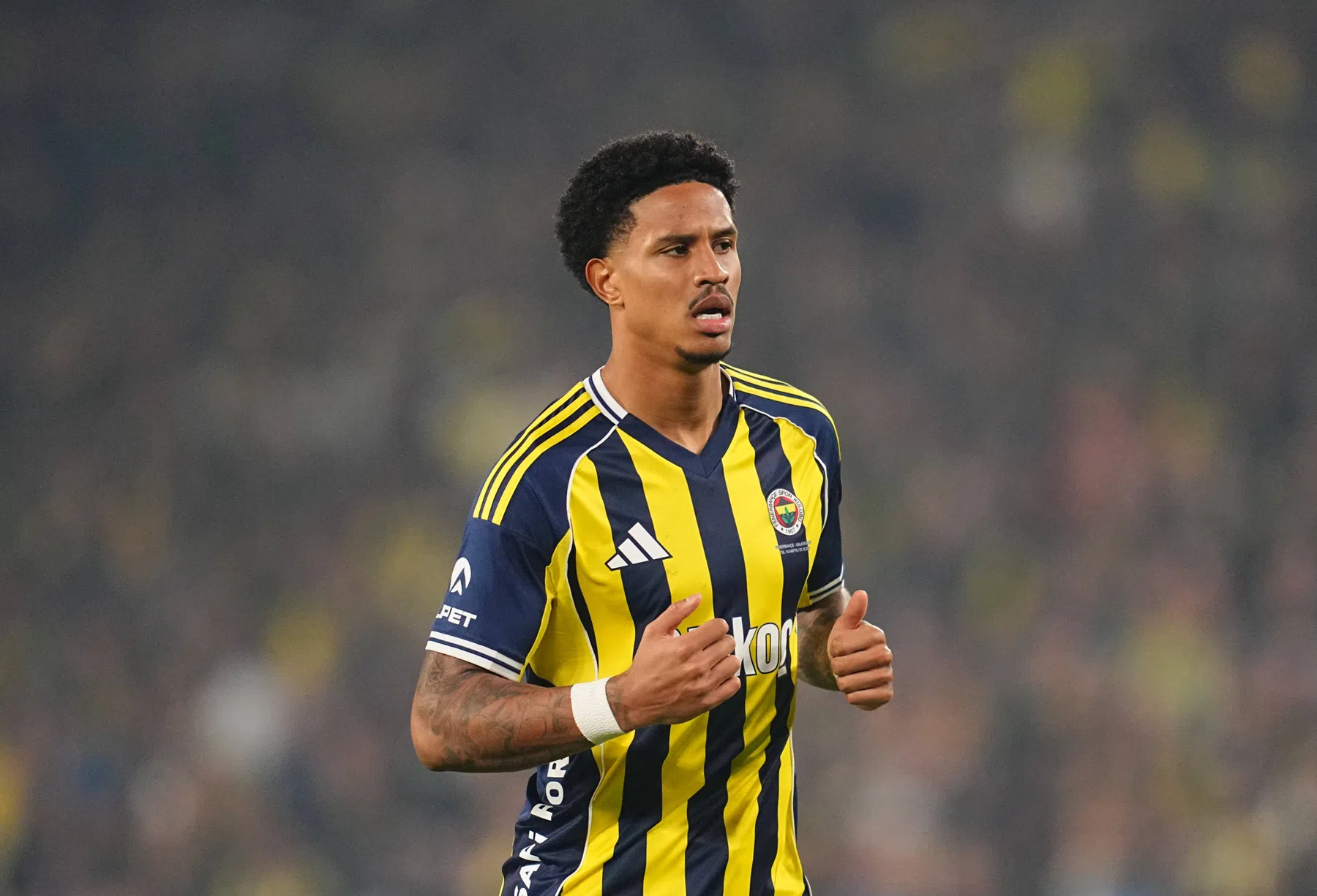 Fener begaat pijnlijke misstap in Turkse titelstrijd: nederlaag bij hekkensluiter