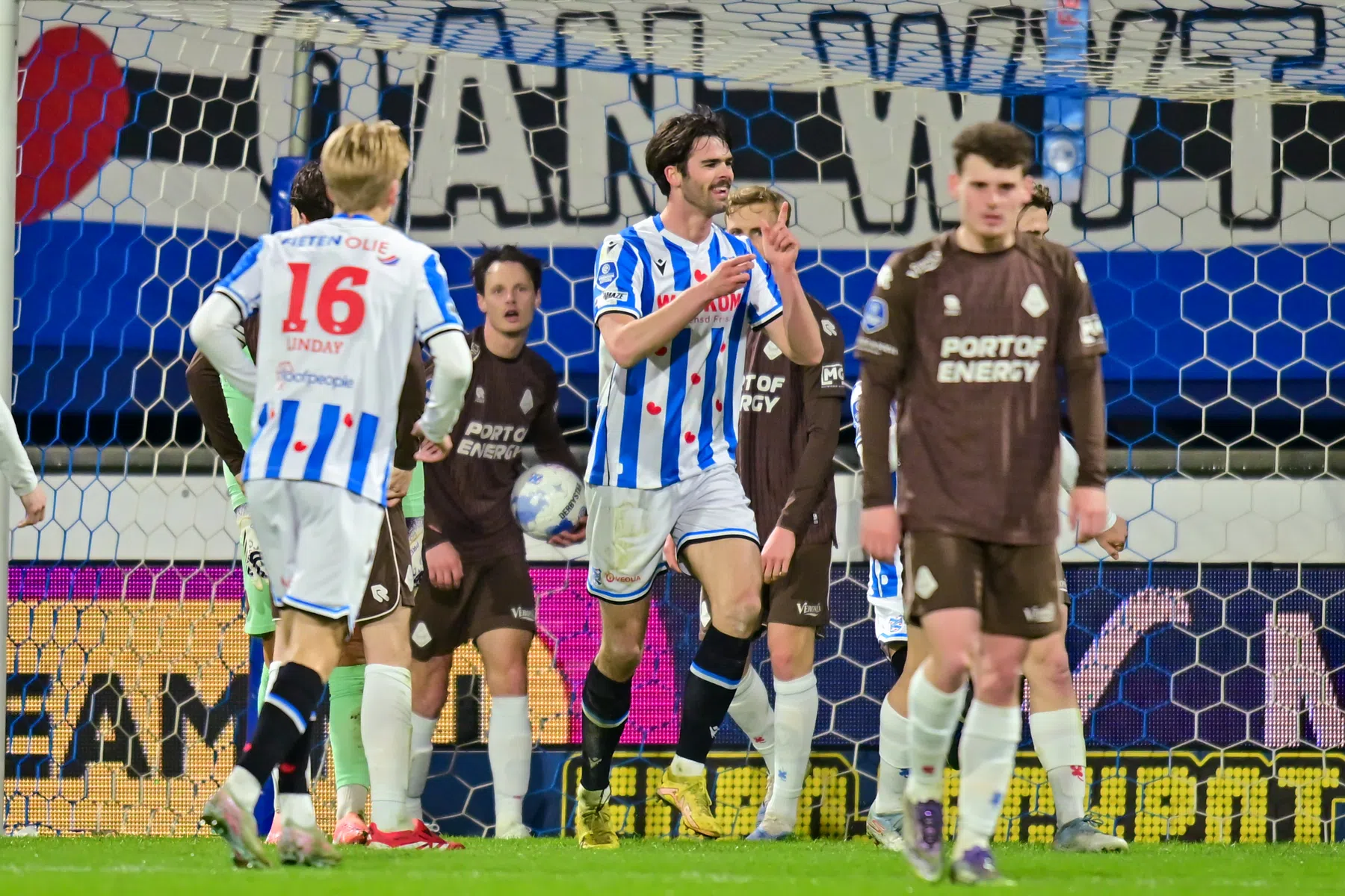 Telstar krijgt lesje effectiviteit van Heerenveen en blijft in degradatiezone