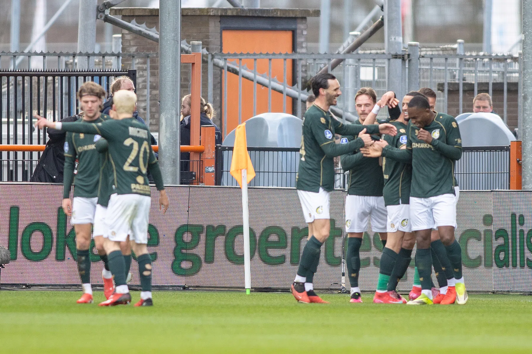 Ihattaren neemt stevige middenmoter Fortuna bij de hand in Volendam 