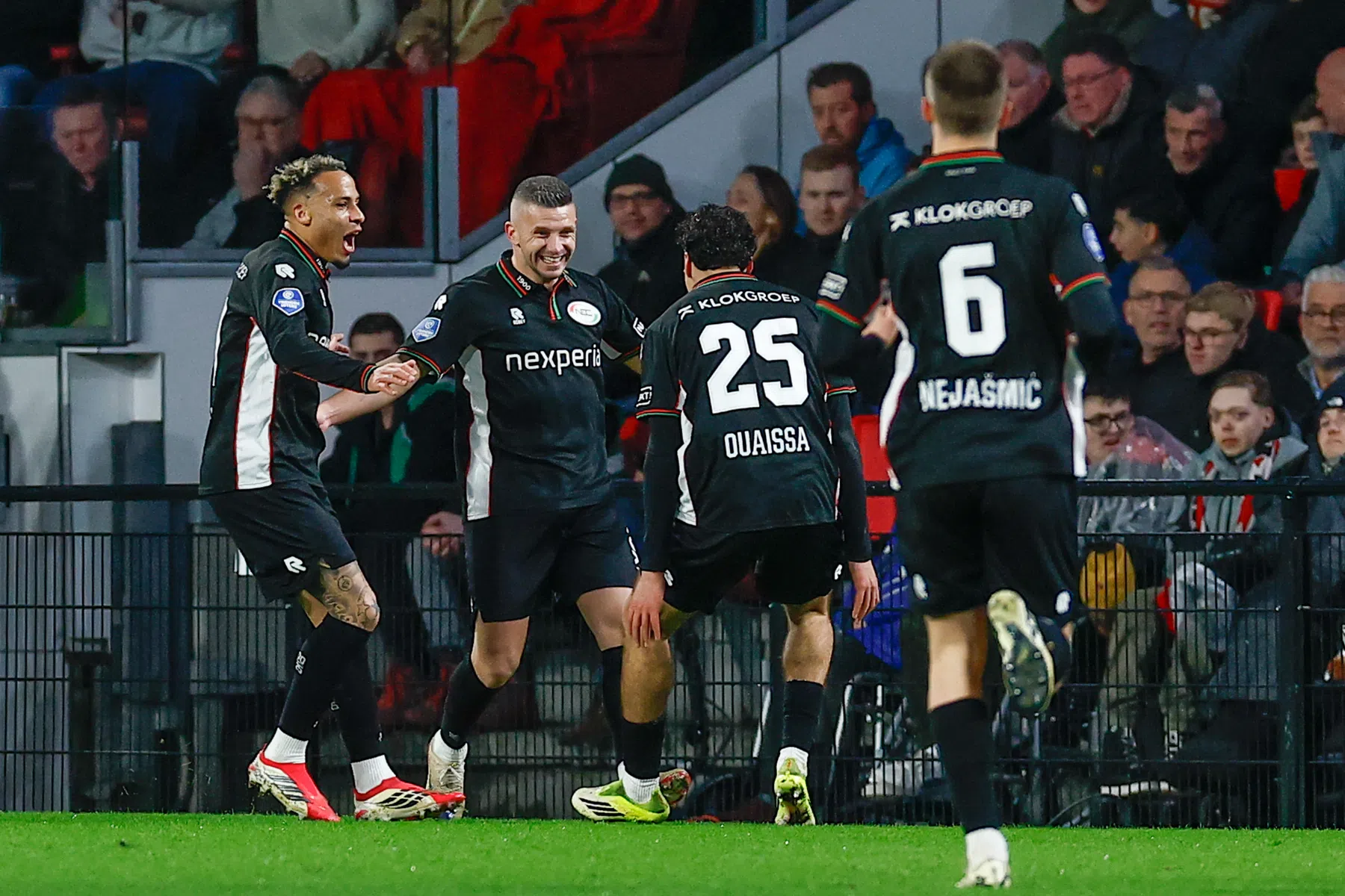 Verbazing over tweede doelpunt NEC bij PSV: 'Je ziet toch dat het hands is?'