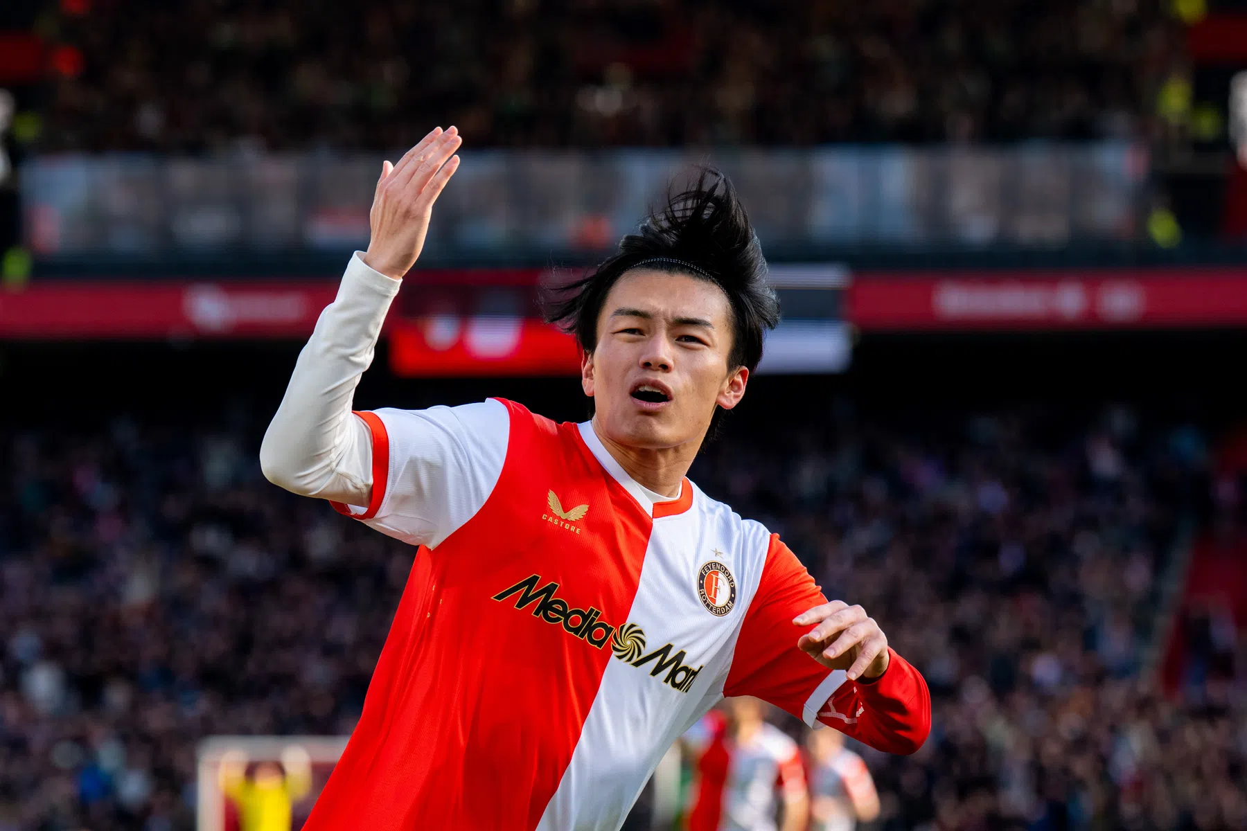 Scorende Ueda geeft Van Persie weer wat hoop: 'Hij is terug'