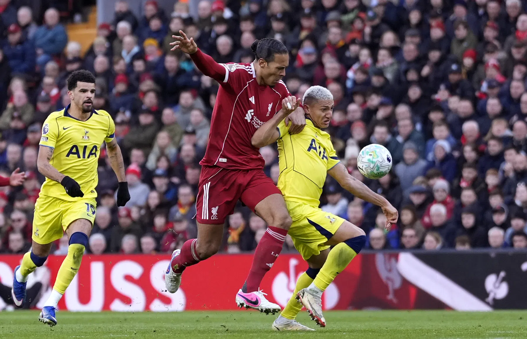 Late treffer Richarlison bezorgt Liverpool en Slot nieuwe kater