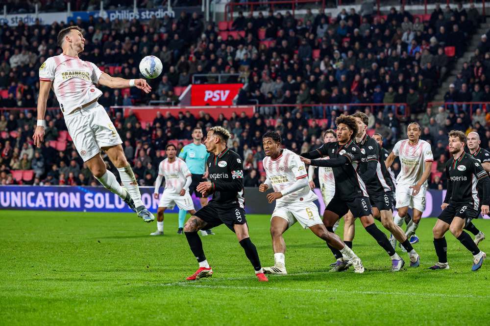 PSV voetbalt met het kampioenschap in de achterzak
