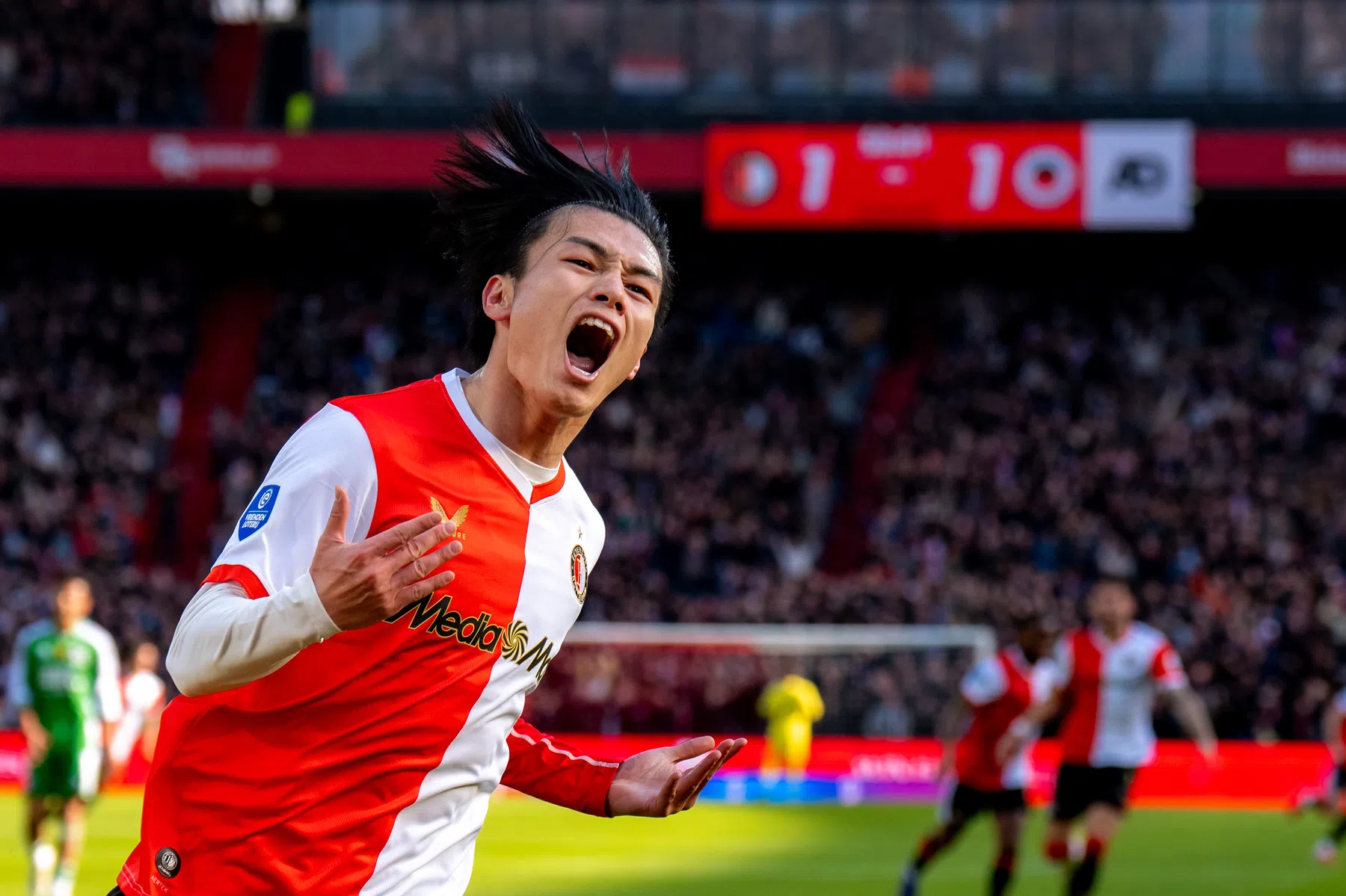 Opluchting in De Kuip: Ueda behoedt Feyenoord voor nederlaag tegen Excelsior