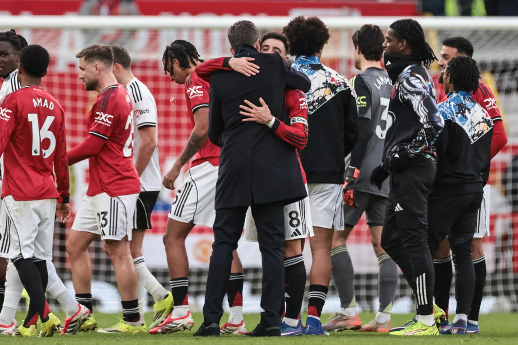 Carrick looft Fernandes na mijlpaal: 'We willen Bruno niet kwijt'