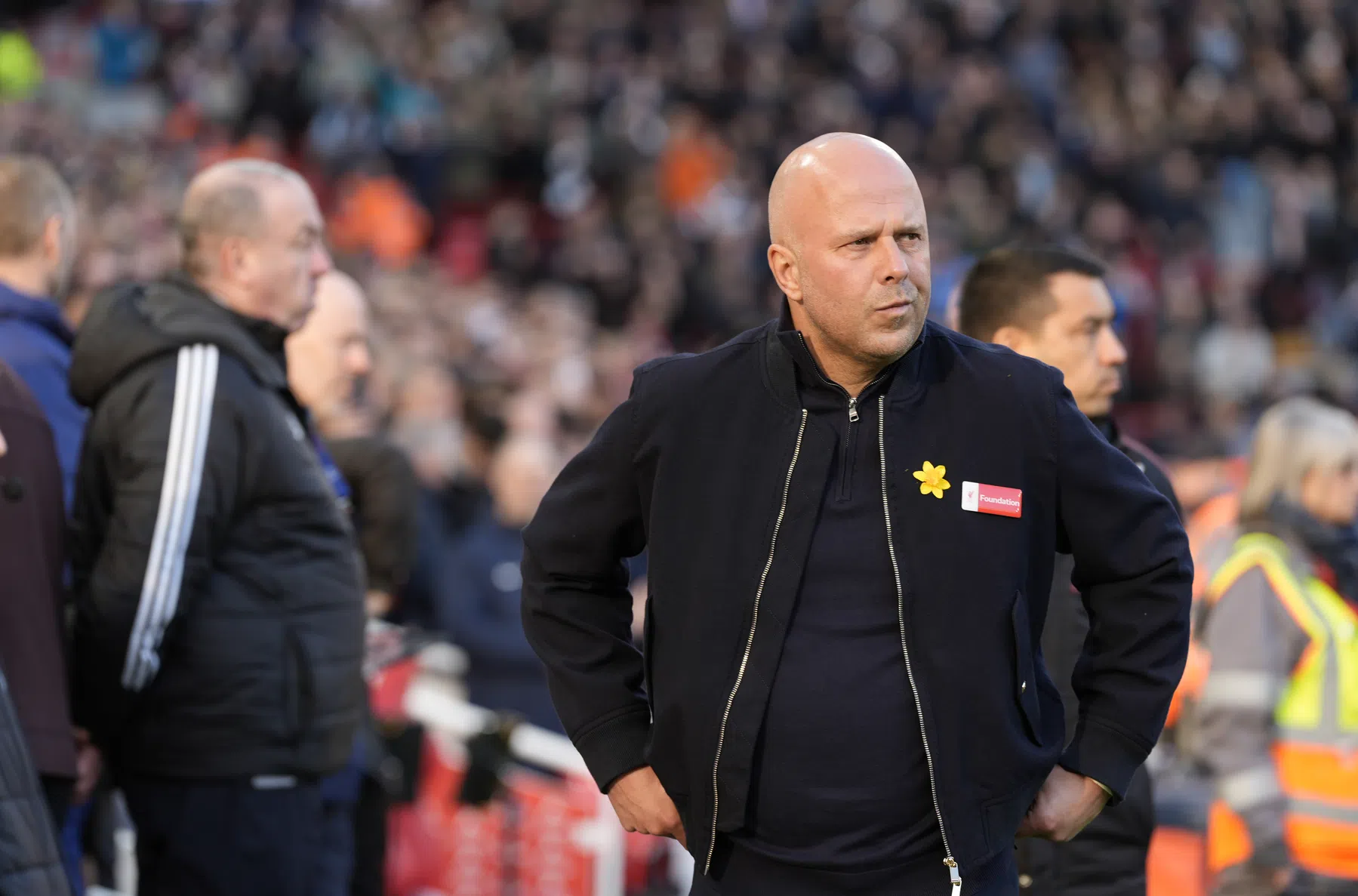 Carragher denkt dat het nu lastig wordt voor Slot: 'Als je de fans kwijt bent...'