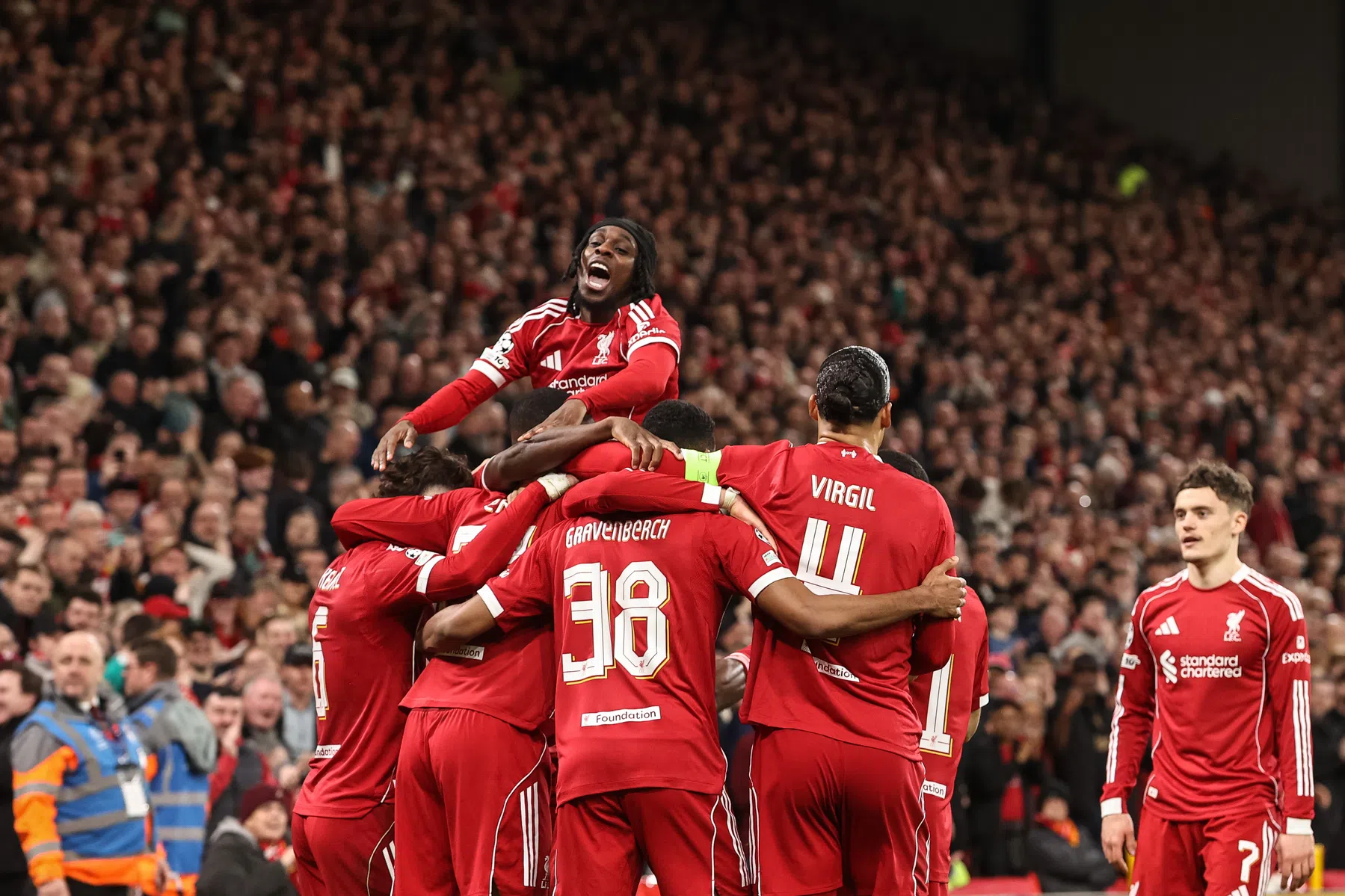 Sterk Liverpool herstelt schade en meldt zich in kwartfinale Champions League