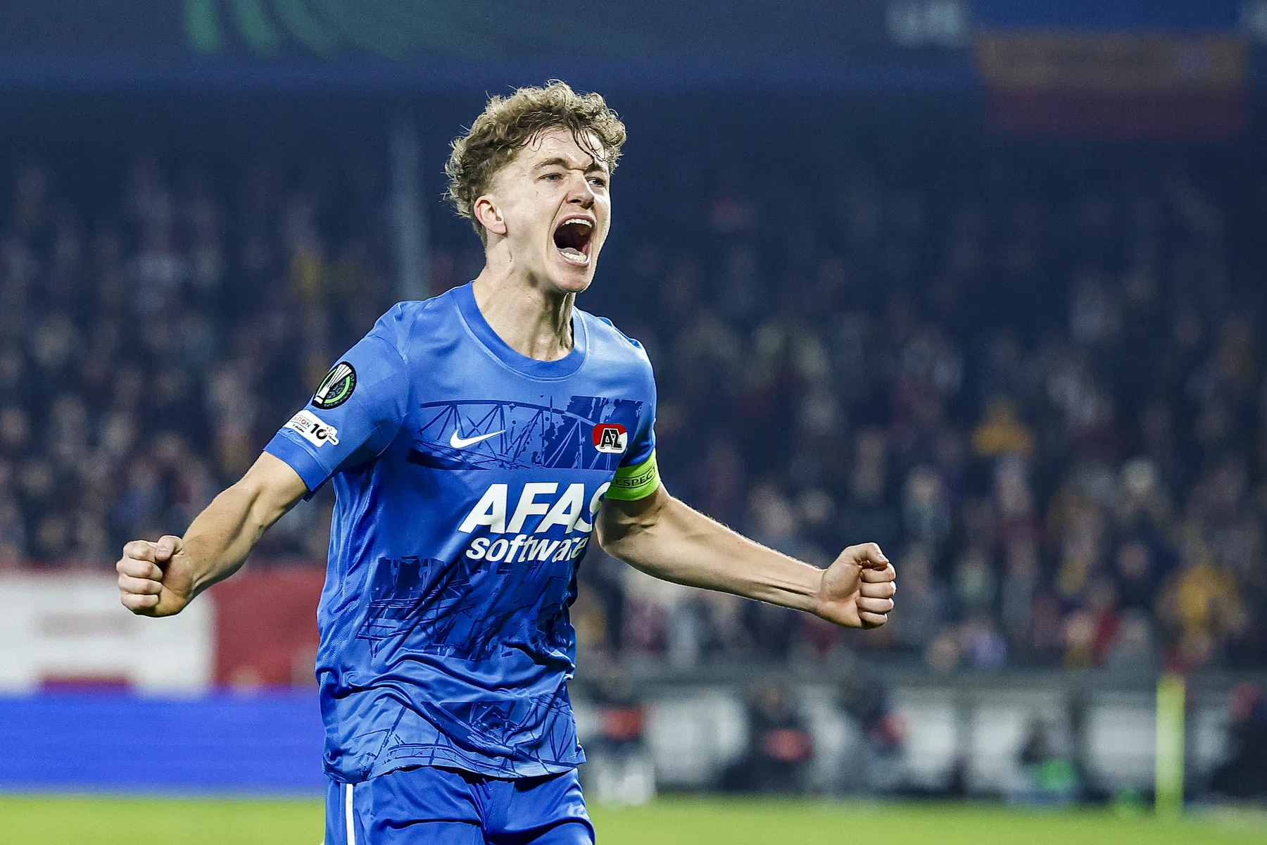 AZ passeert grens van tien miljoen euro met zege in Praag
