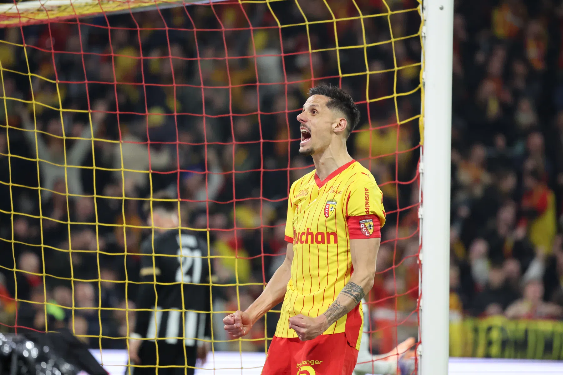 Lens grijpt Franse koppositie