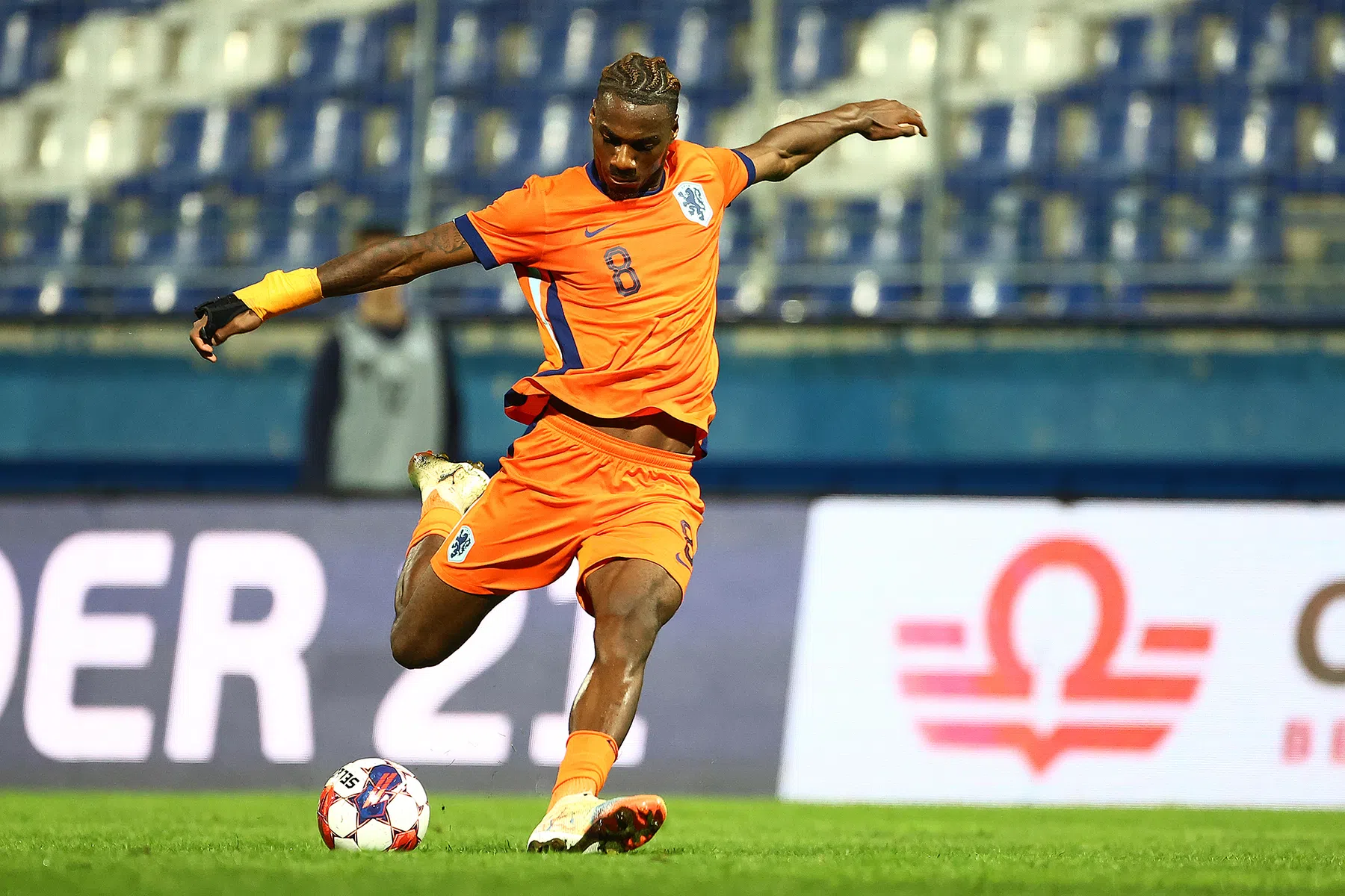 Trio debutanten bij Jong Oranje, Banzuzi wijst Congo voorlopig af