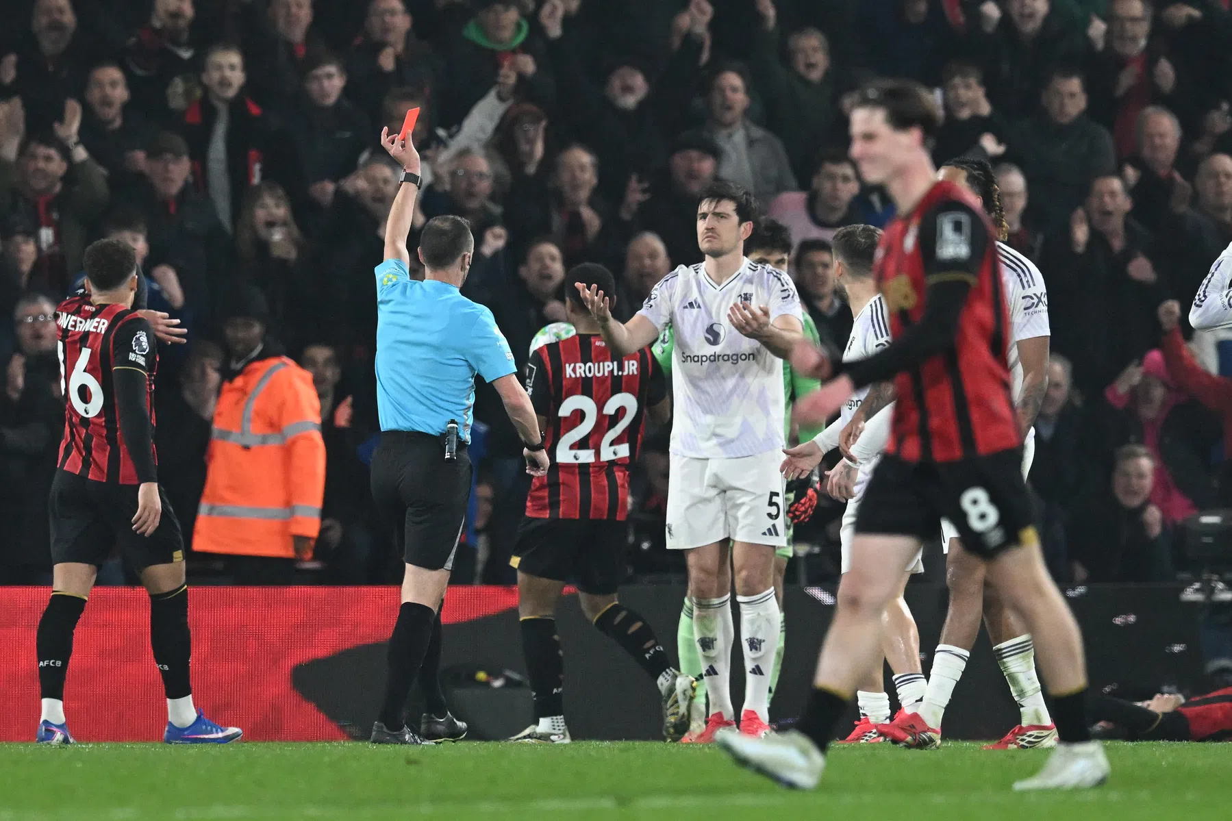 Man United bijt zich stuk op Bournemouth in spectaculaire tweede helft