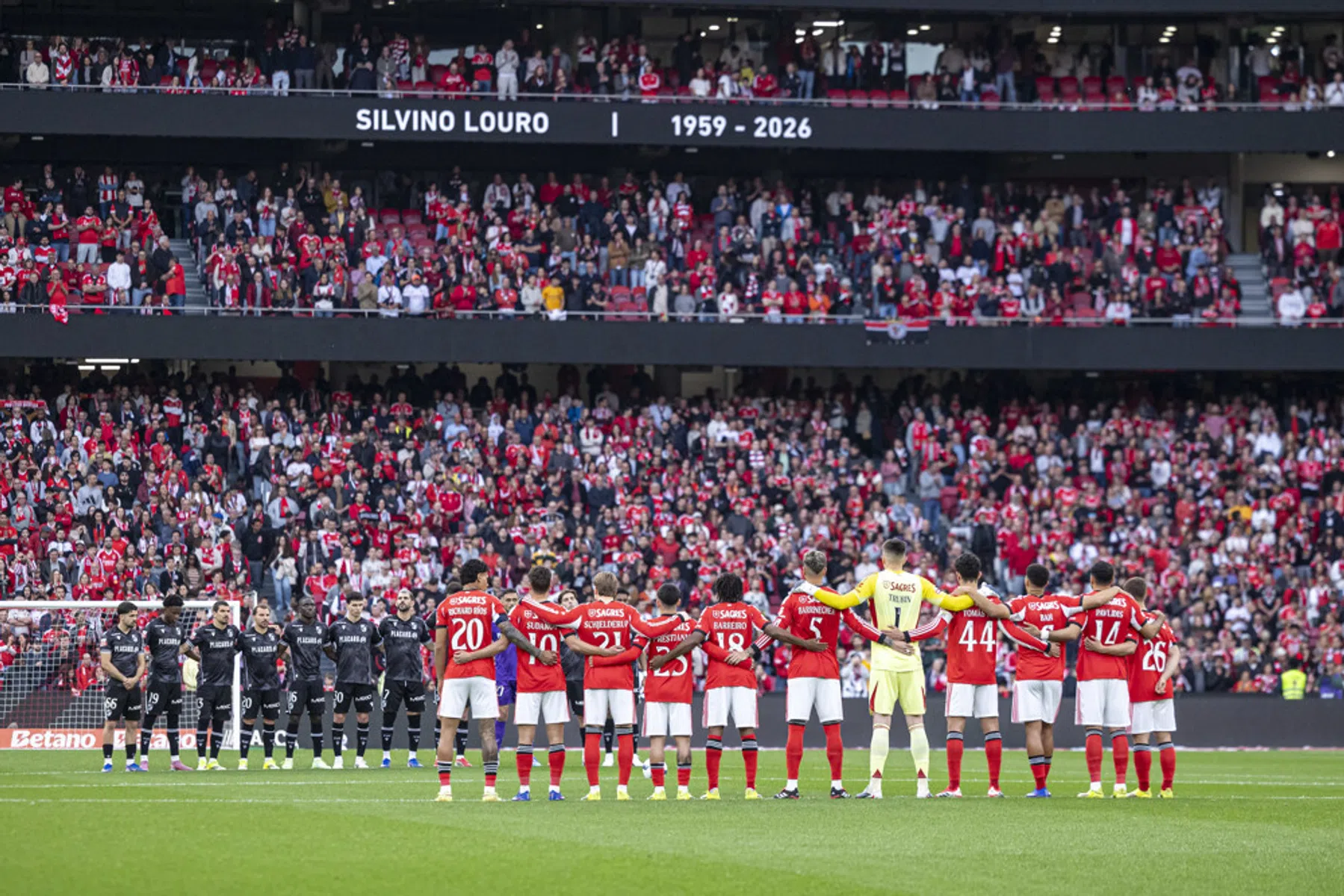 Benfica eert overleden oud-doelman en vertrouweling Mourinho met zege