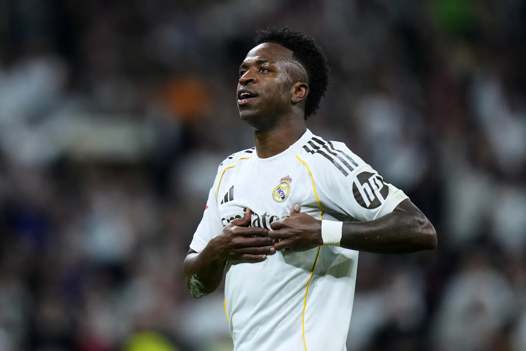 Real Madrid recht de rug en sluit aan bij Barça na zege in Madrileense derby