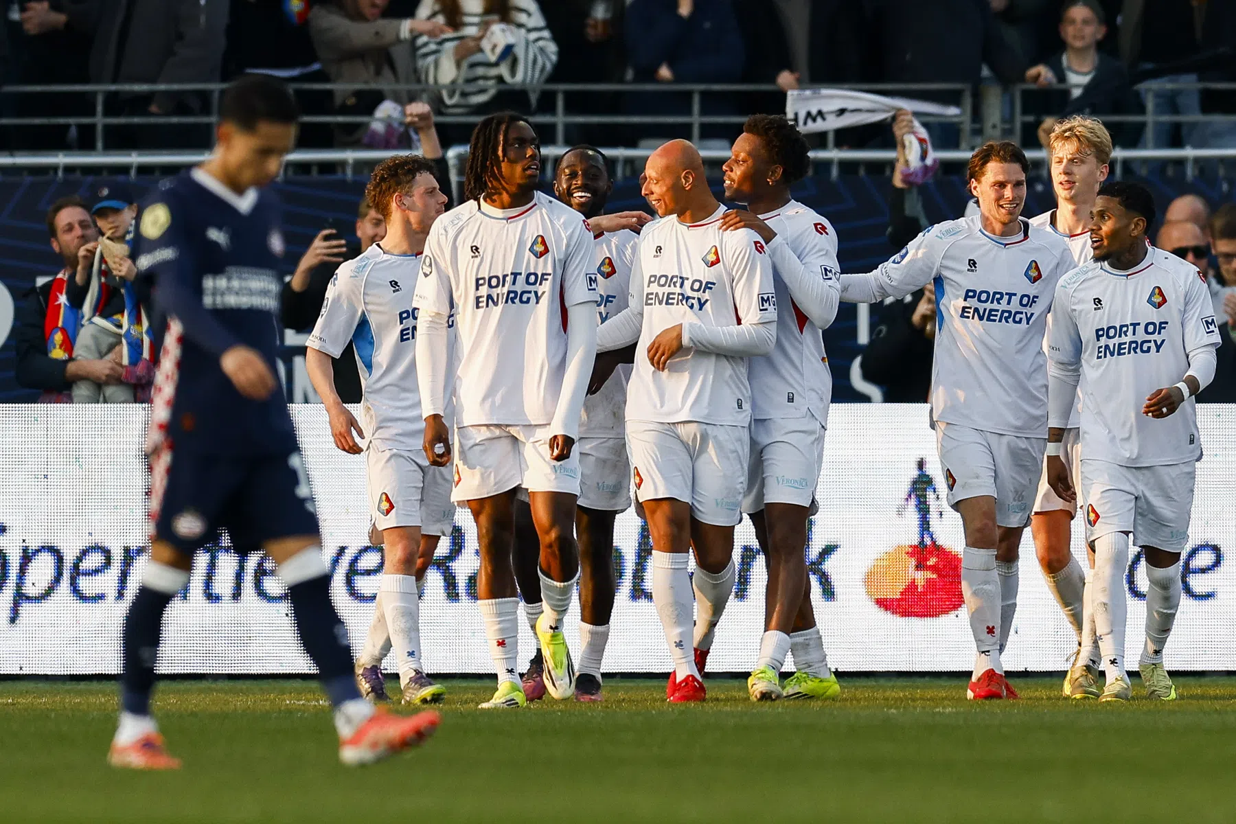 Van mogelijk titelfeest naar nederlaag: Telstar stunt opnieuw tegen PSV