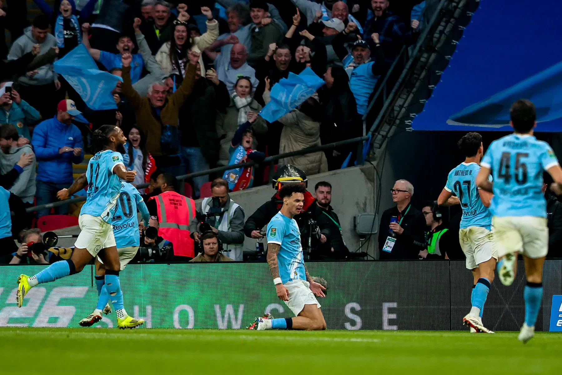 Dubbelslag O'Reilly en blunderende doelman helpen Manchester City aan bekerwinst 