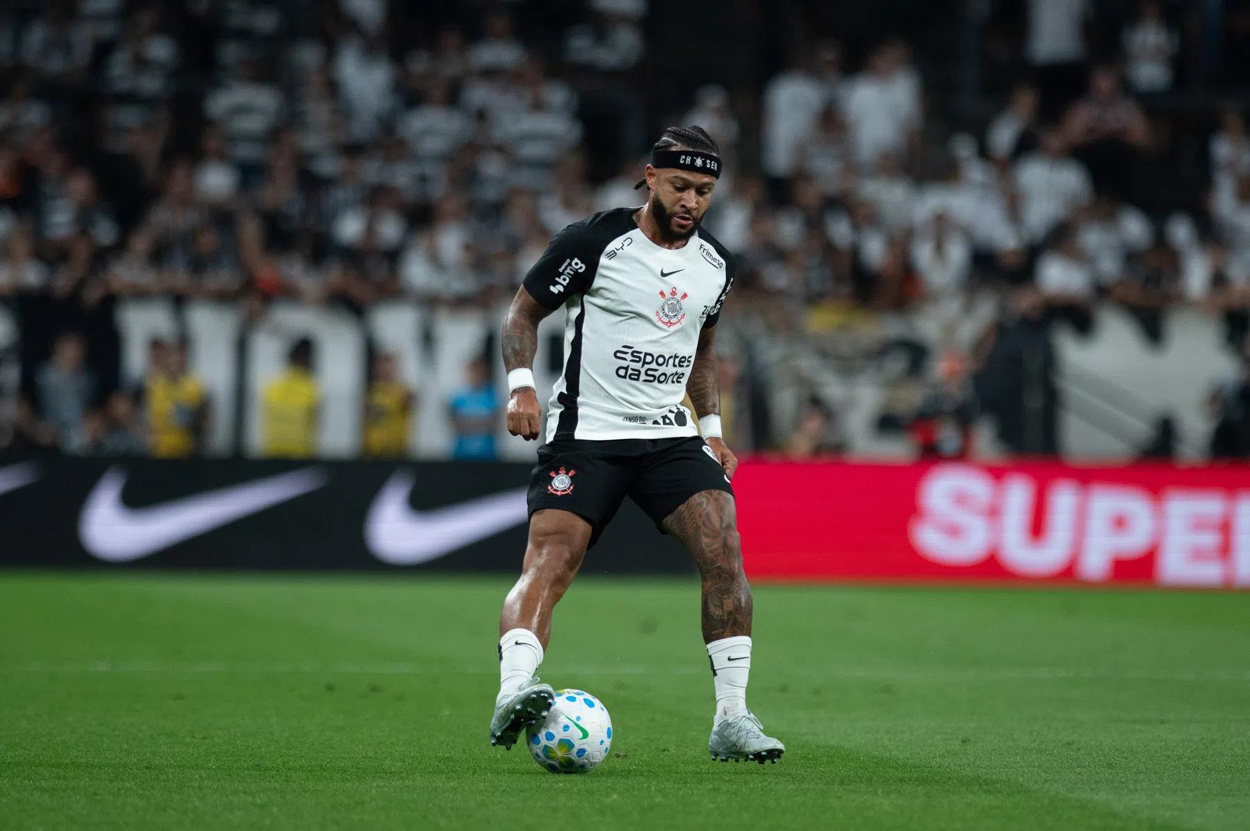 Memphis op vingers getikt vanwege telefoongebruik tijdens Corinthians-wedstrijd