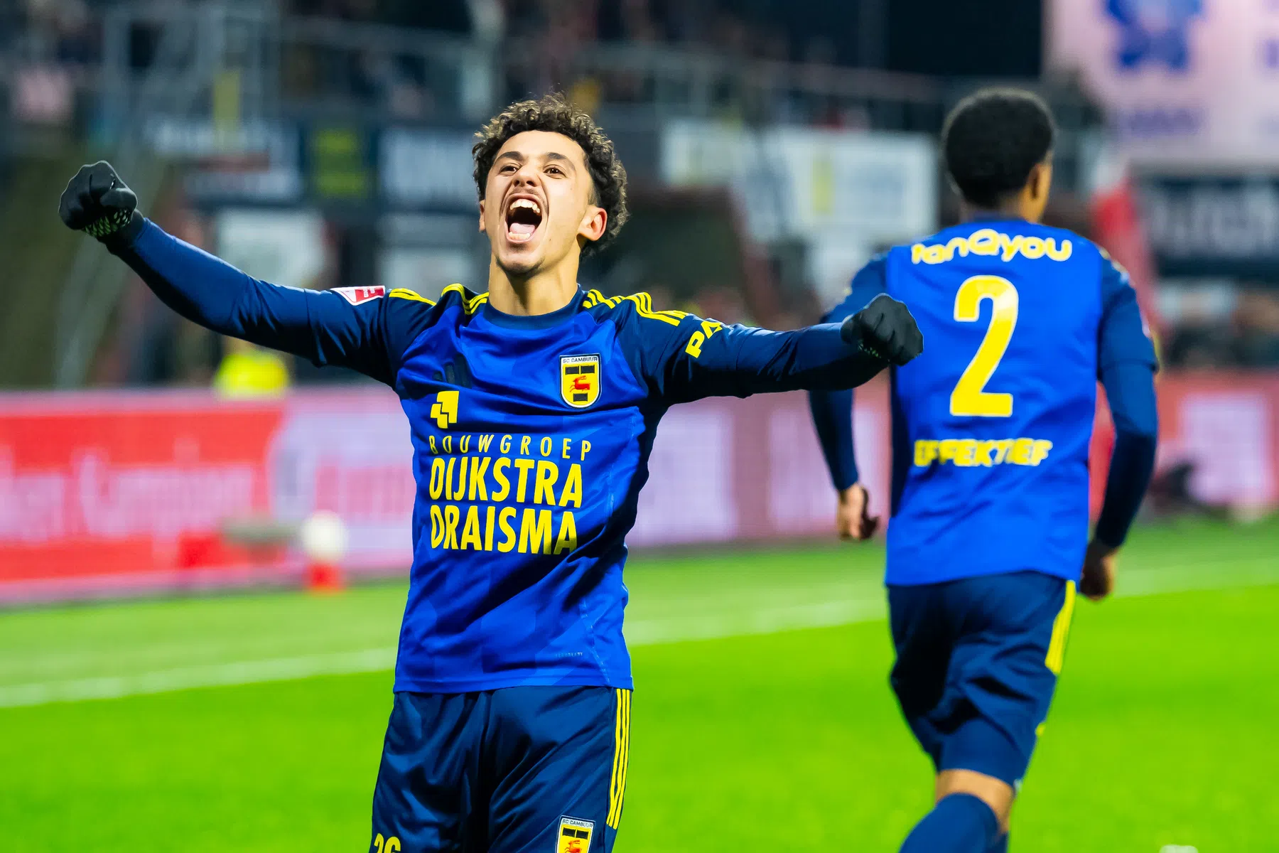 Overtuigend Cambuur verzekert zich in Emmen van promotie naar de Eredivisie