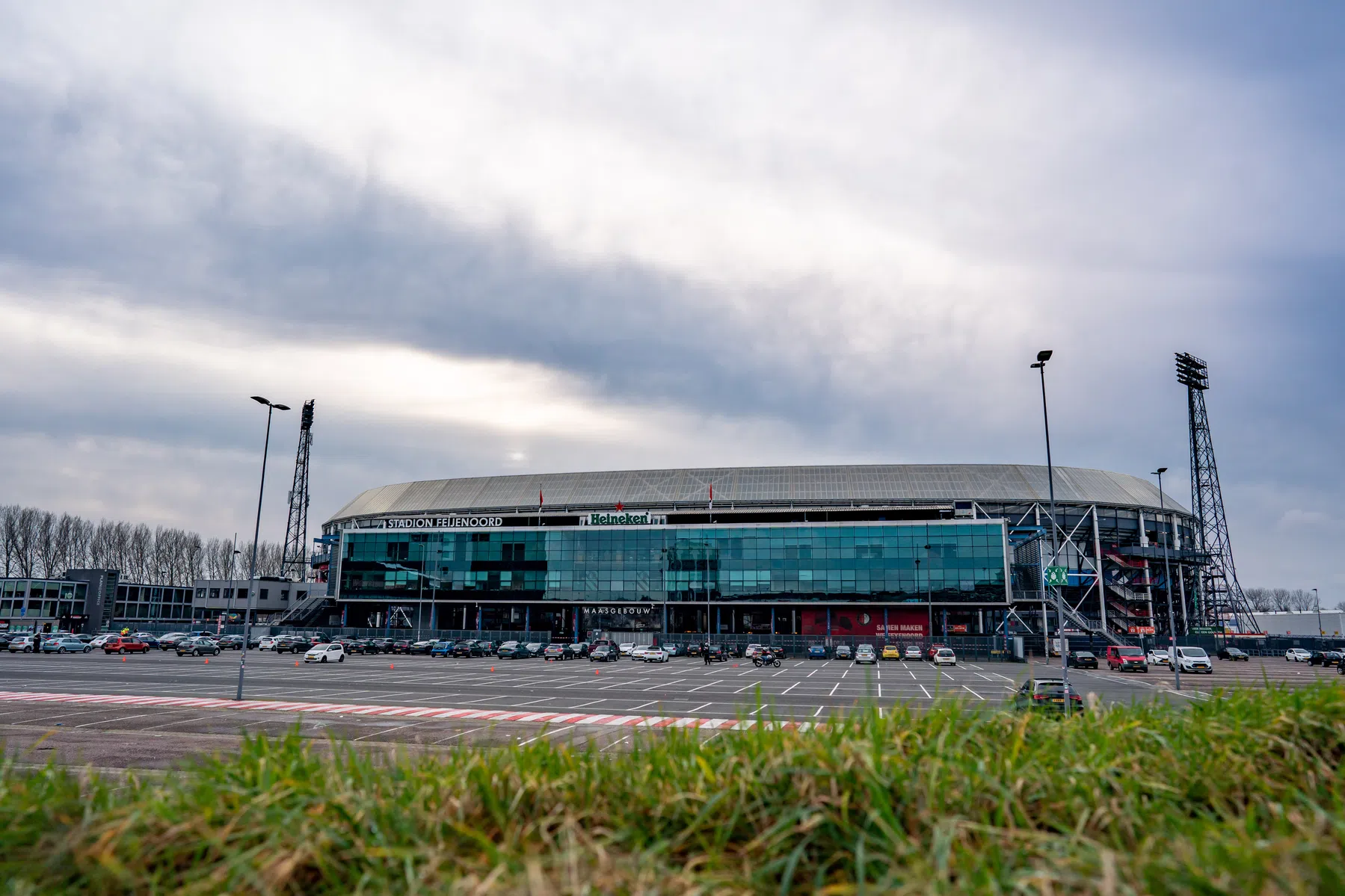 Overname De Kuip loopt vertraging op