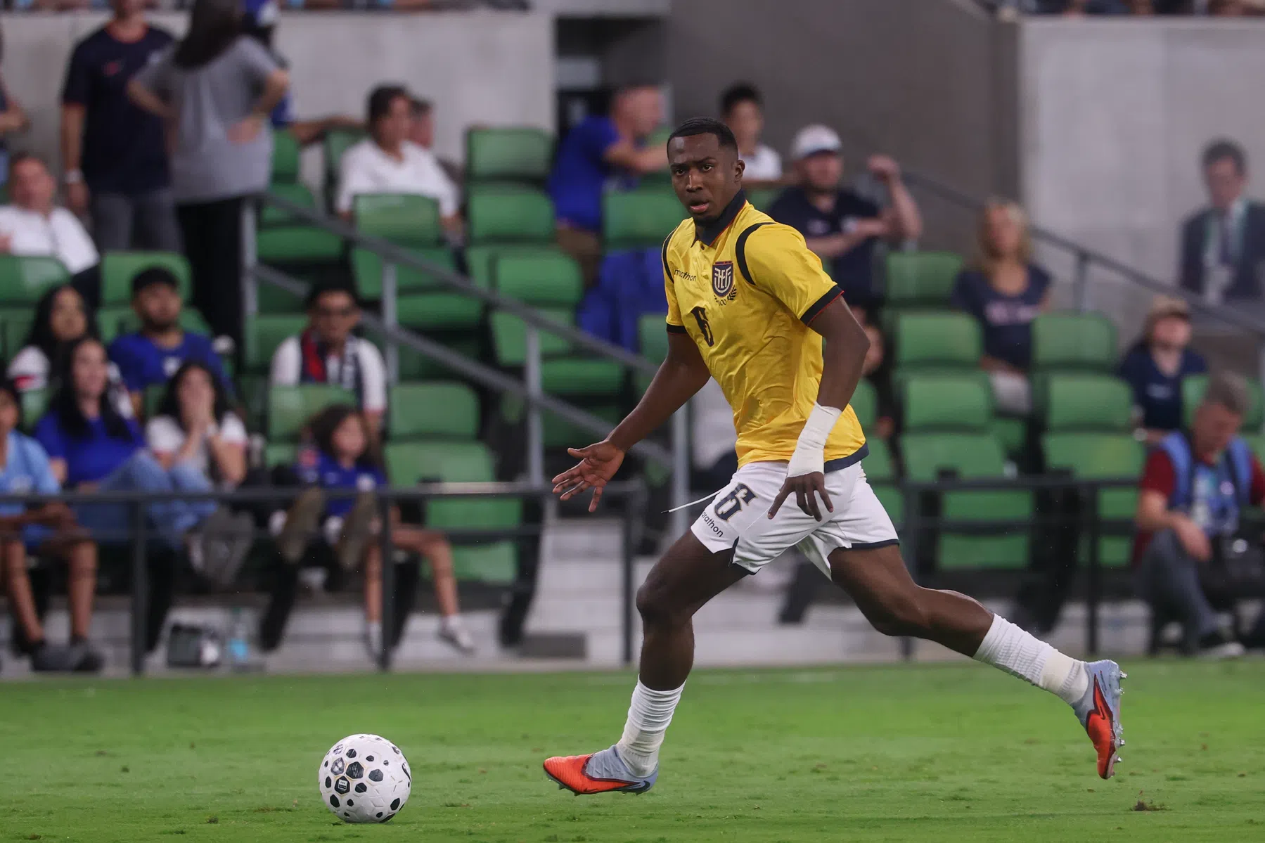 'Nieuwe Van Dijk' wacht op Oranje in Eindhoven