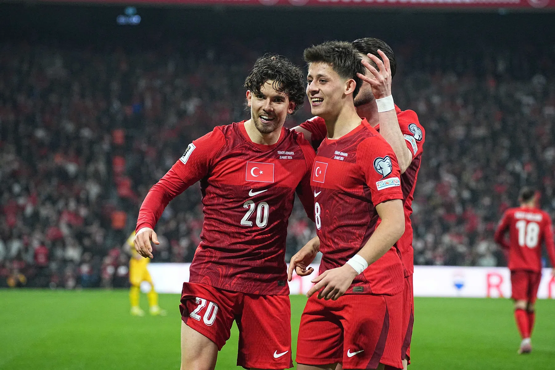 Geniaal Turks momentje tussen Güler en Kadioglu werd tijdens rust bekokstoofd