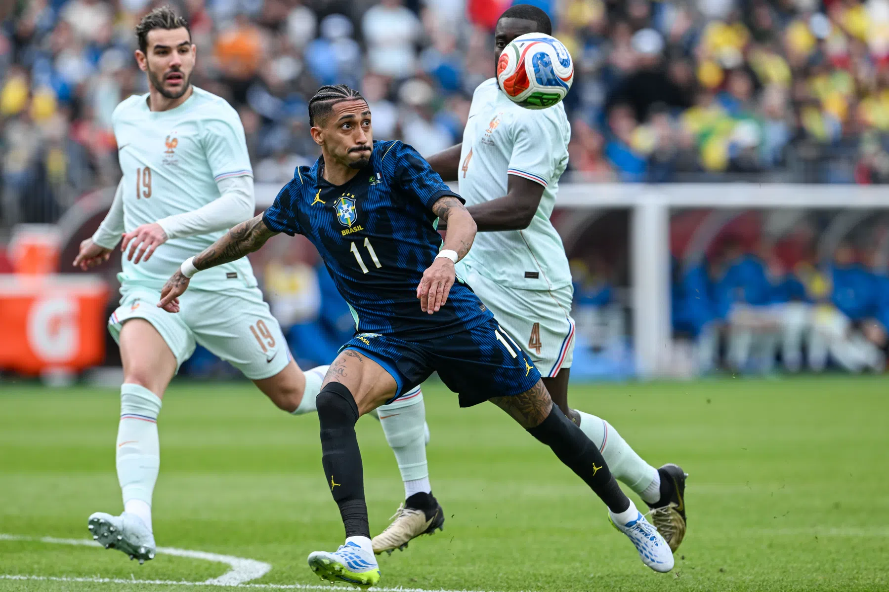 Tik voor Barcelona in titelstrijd: Raphinha wekenlang afwezig