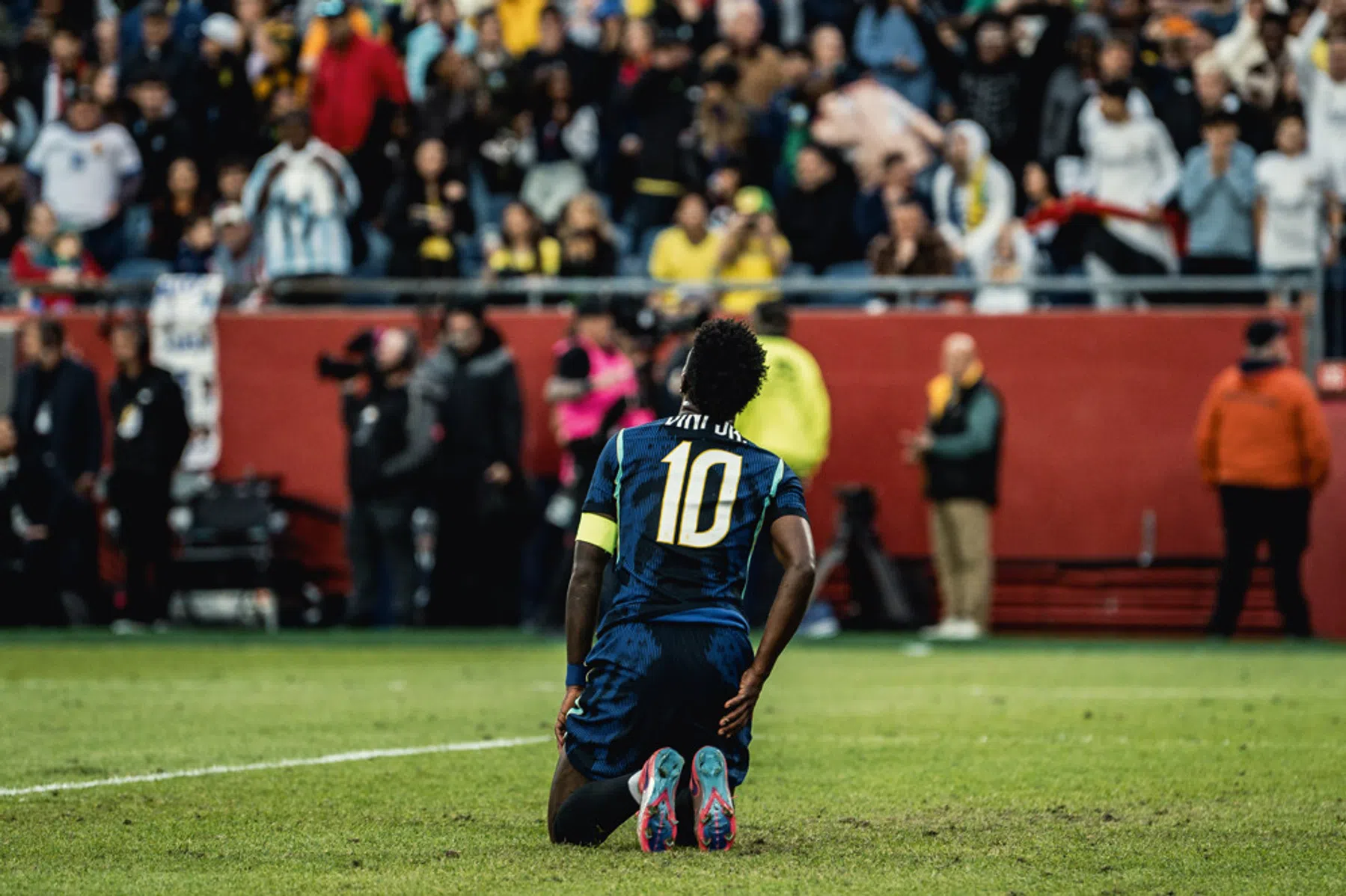 Braziliaanse roep om Neymar zwelt aan na kleurloos optreden sterren