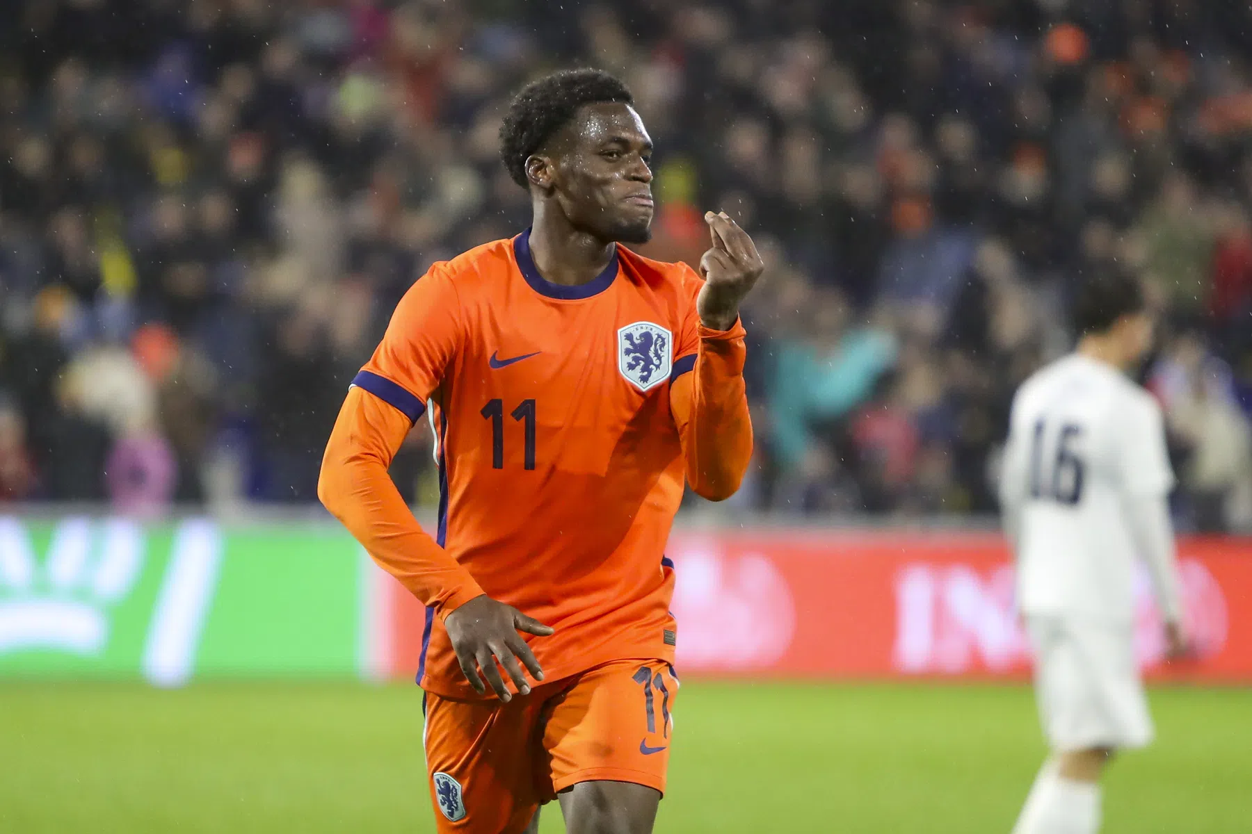 Alle ballen op Poku bij Jong Oranje: 'Echt knap, wat hij doet'