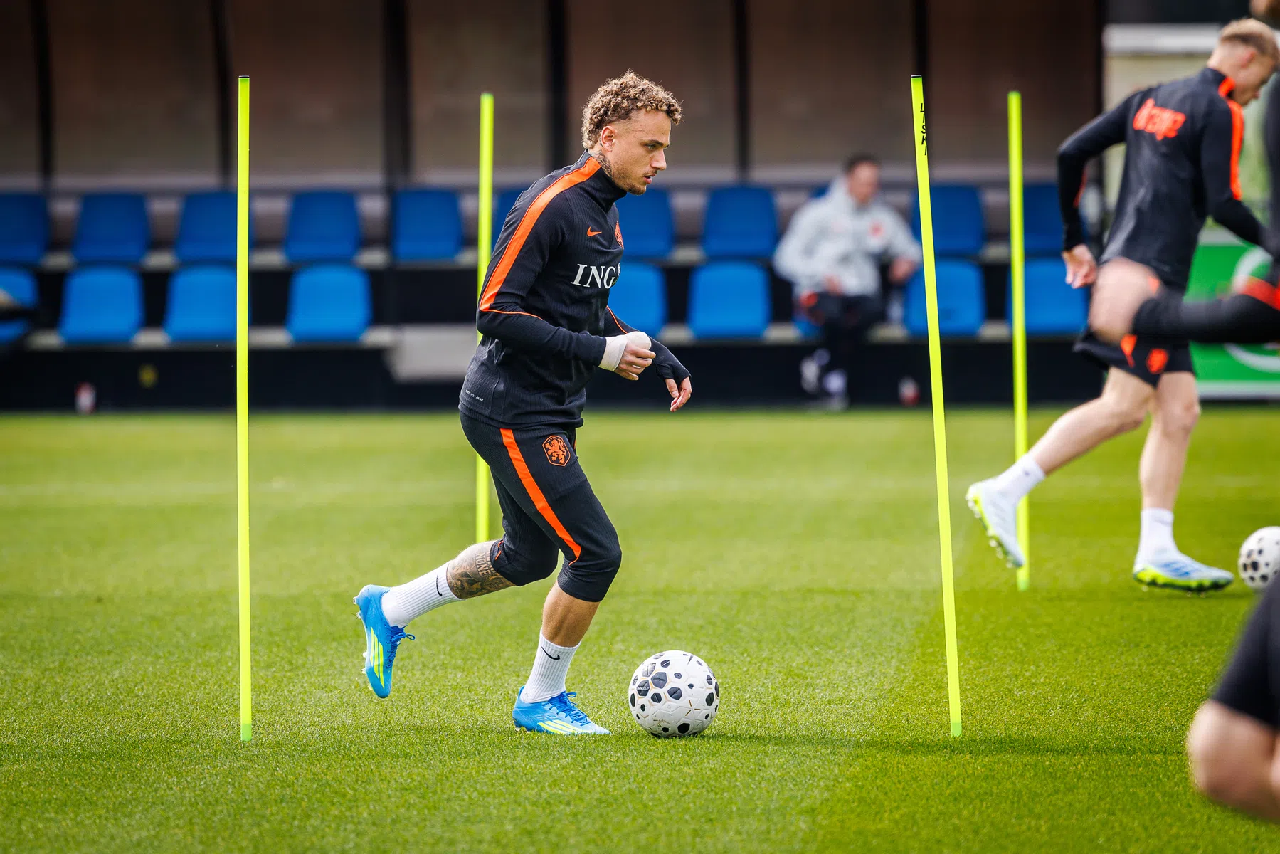 Geen afwezigen bij Oranje tijdens open training: Lang laat partijvorm schieten