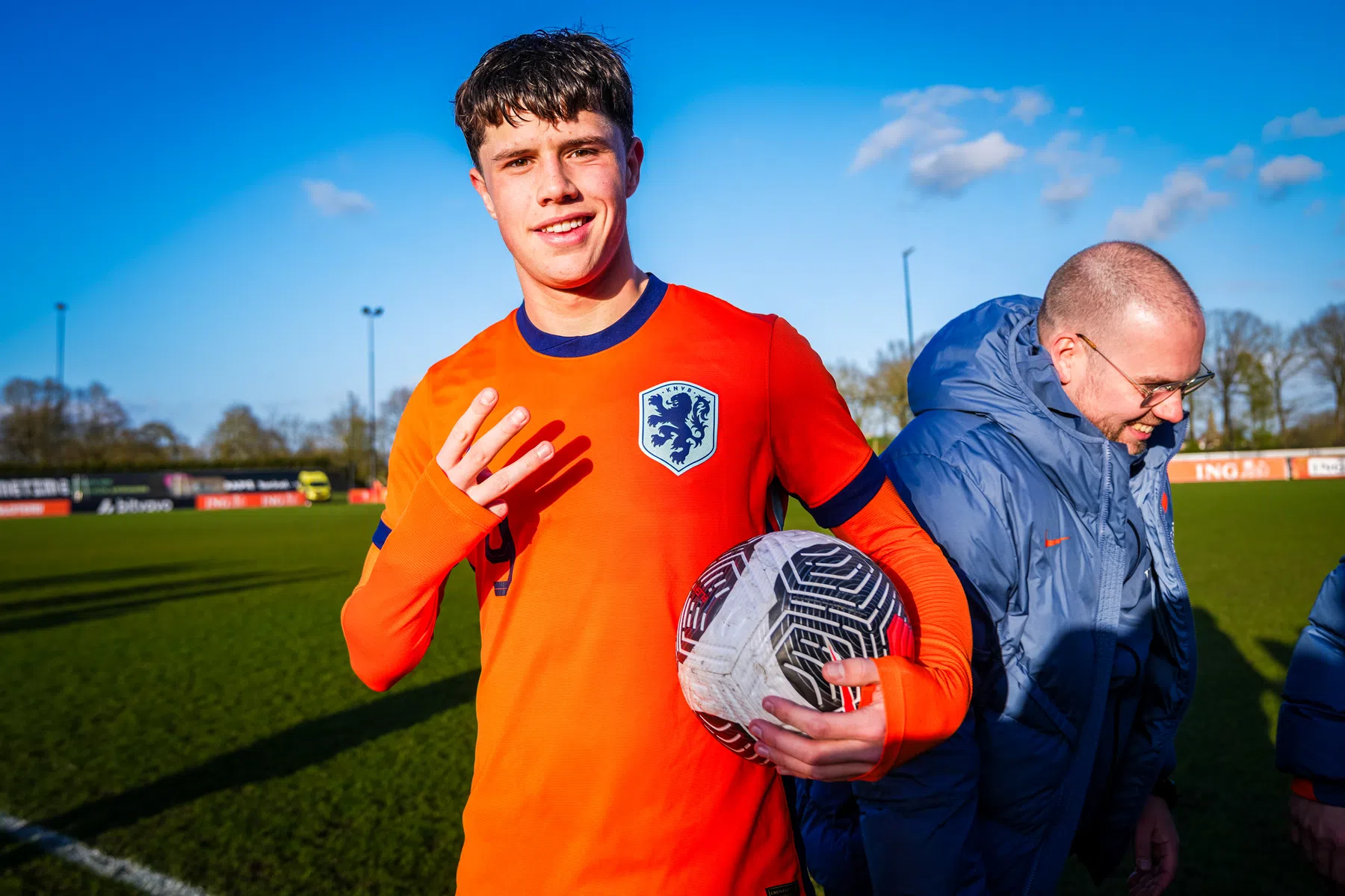 NAC-talent Reulen schiet Oranje Onder-18 met hattrick te hulp