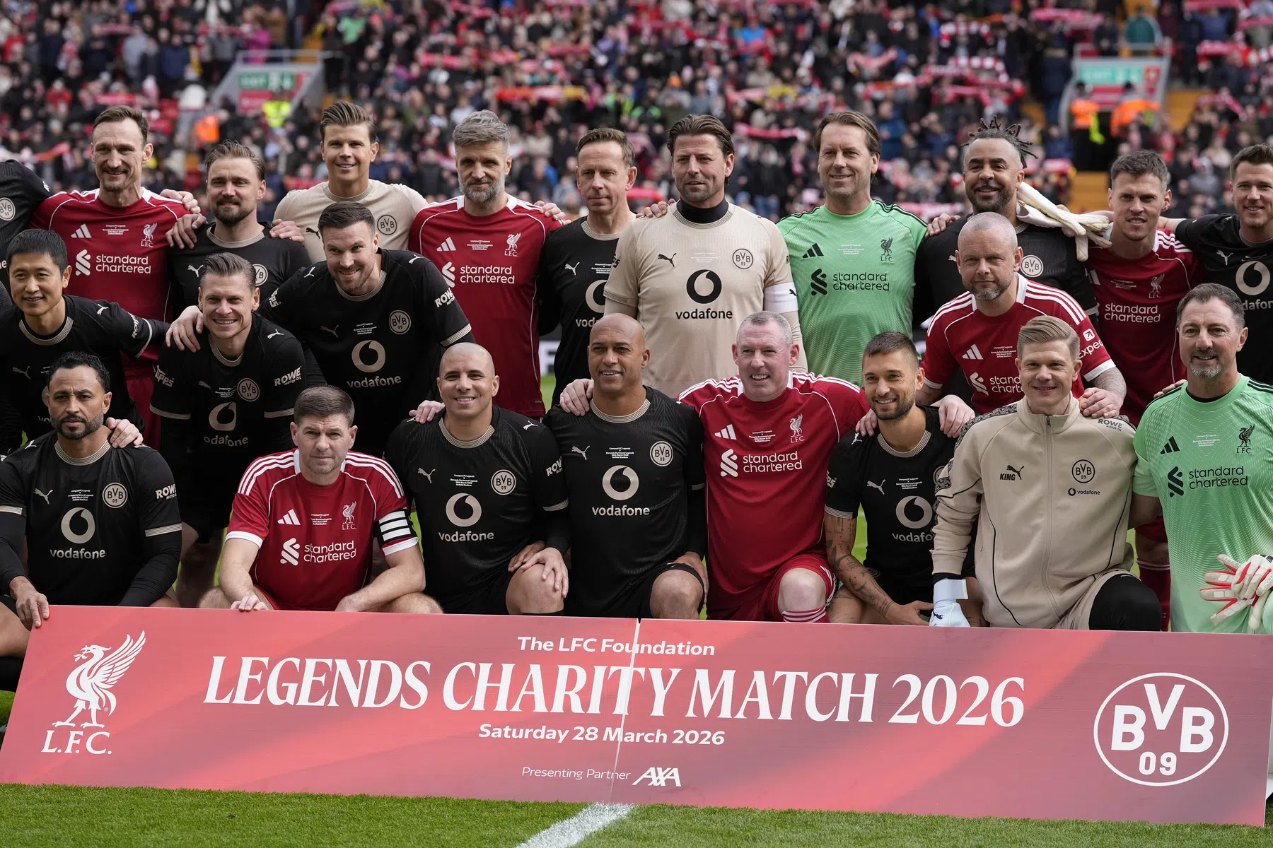 Anfield eert Jota tijdens benefietduel: Babel belangrijk voor Liverpool Legends