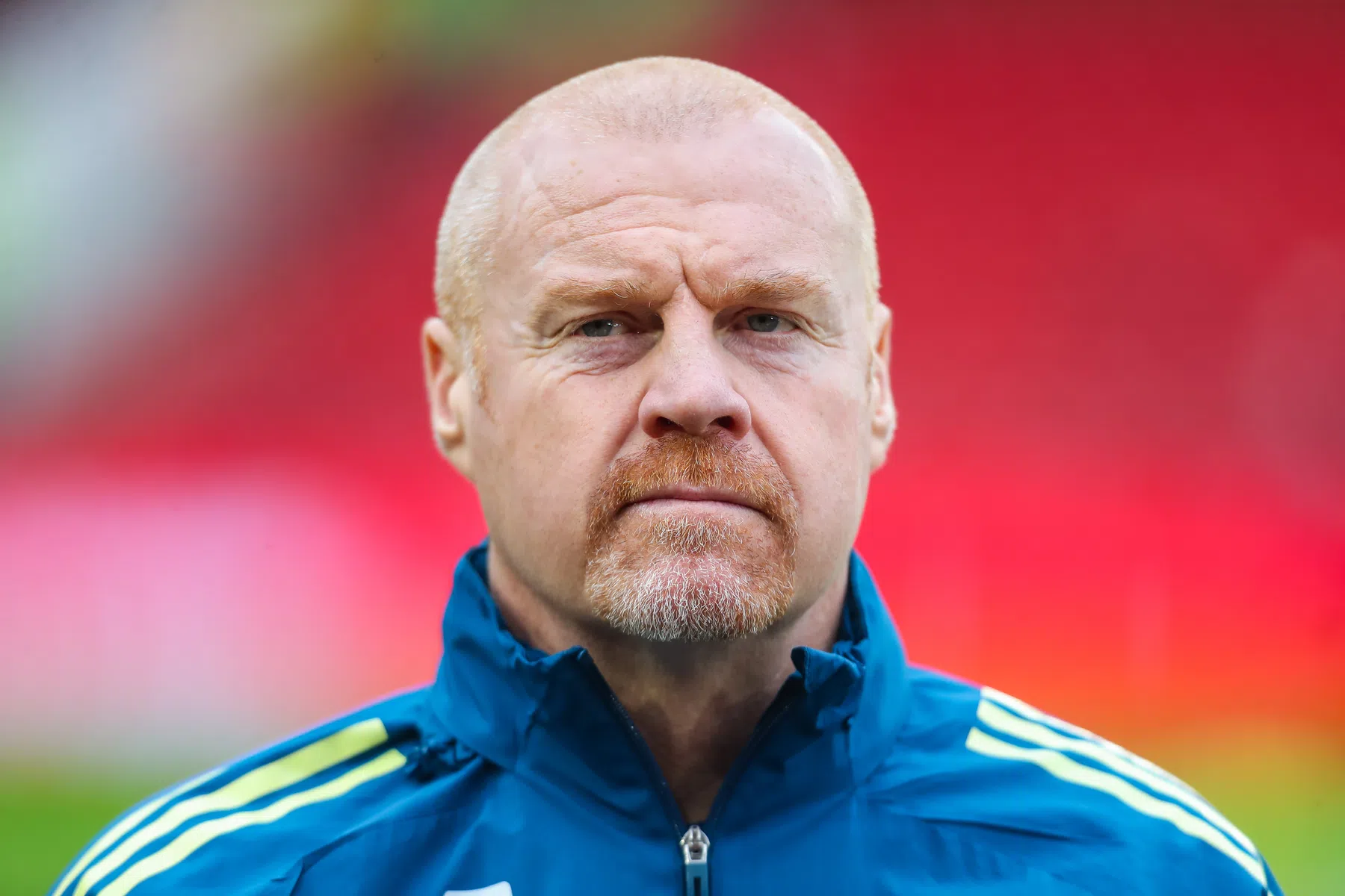 Dyche reageert al lachend op Spurs-gerucht: 'Ik zit aan de Guinness'