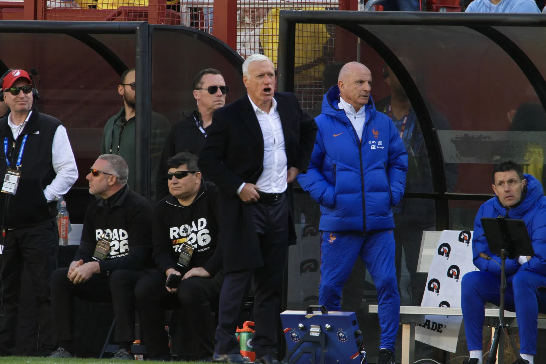 Deschamps na Franse oefenzege woest over Colombiaanse scheermes-tackles 