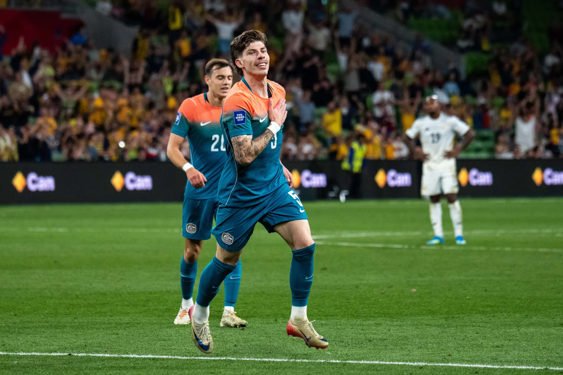 'Ster' Bos 'danst' tijdens uitzwaaiduel Australië: 'Mooie toekomst voor zich'