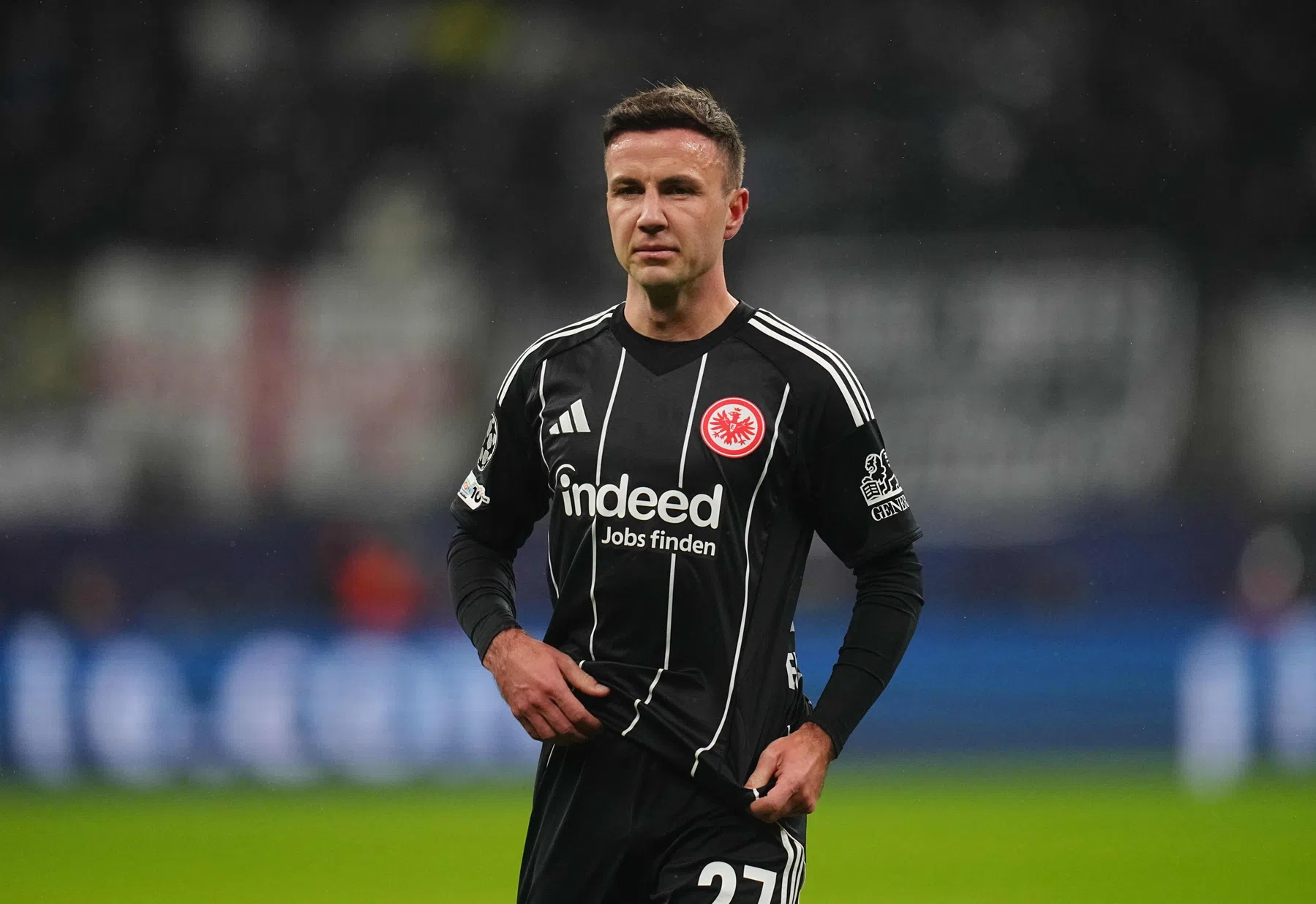 Götze zet streep onder ophef met fonkelnieuw contract