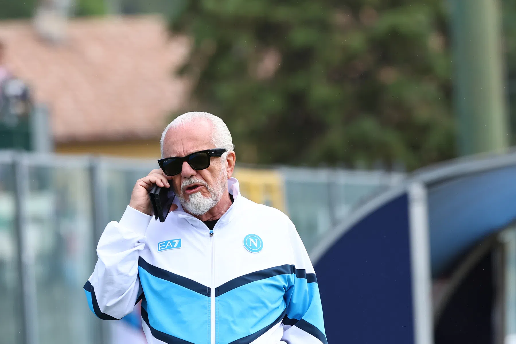 De Laurentiis draagt rigoureuze optie aan om Italiaans voetbal te redden