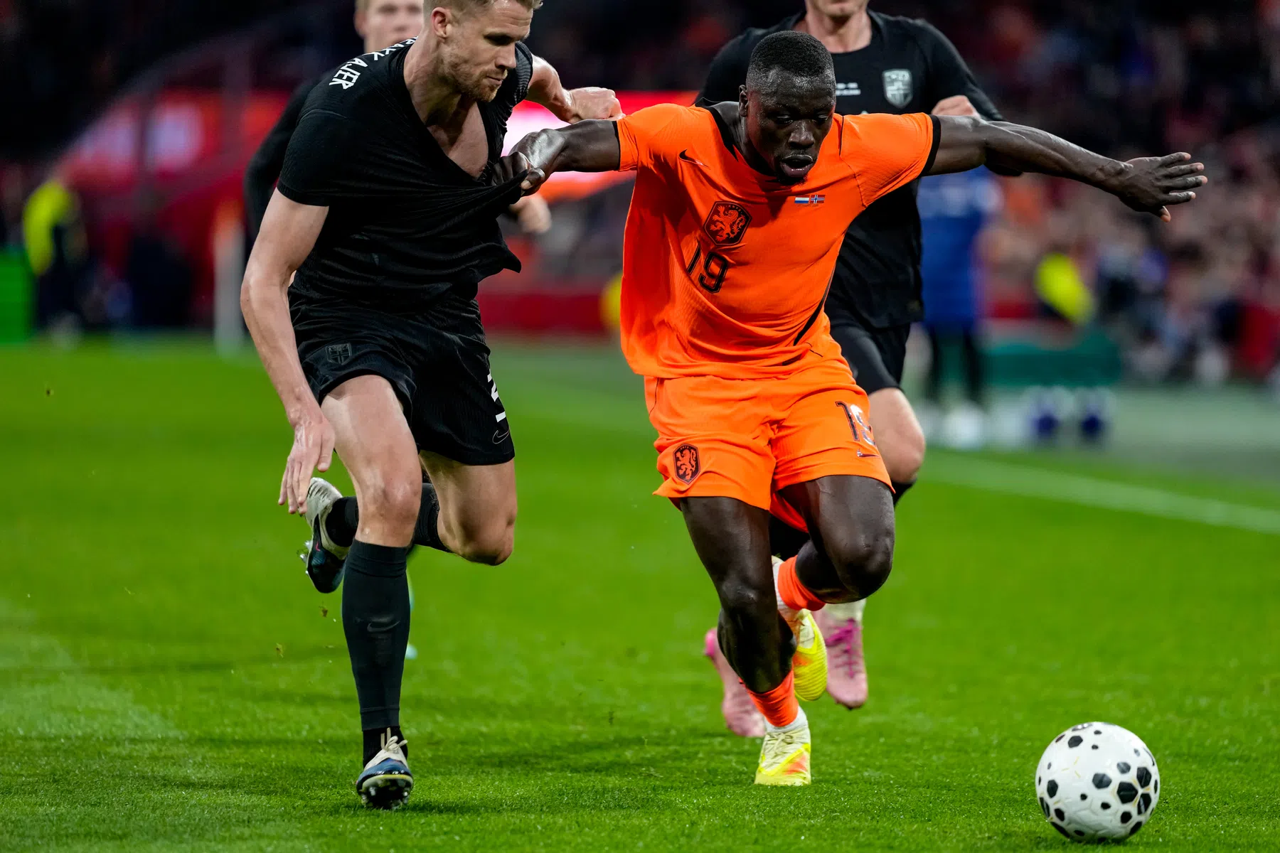 Van Hooijdonk: 'Kunnen niet terugkijken op geweldige wedstrijden'
