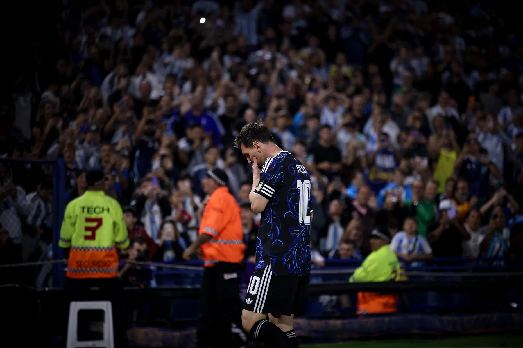 Emotionele Messi schittert bij Argentinië, basisdebuut Godts bij België