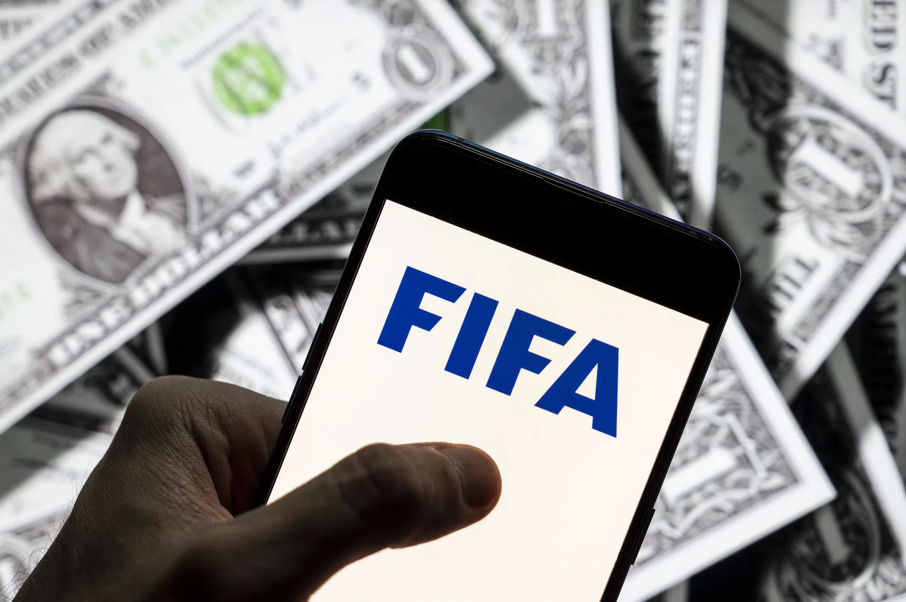 FIFA graait: goedkoopste WK-finaleticket ruim 5.000 dollar duurder dan beloofd 